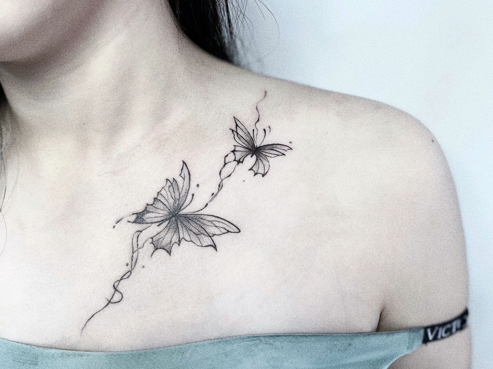 锁骨蝴蝶纹身 翩翩起舞的美丽03 象征重生也象征着美好爱情