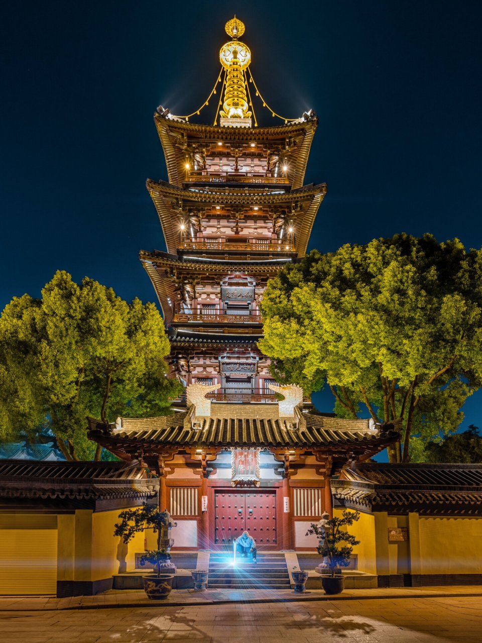 难得一见的寒山寺亮灯夜景 氛围感拉满6015 7415苏州寒山寺平