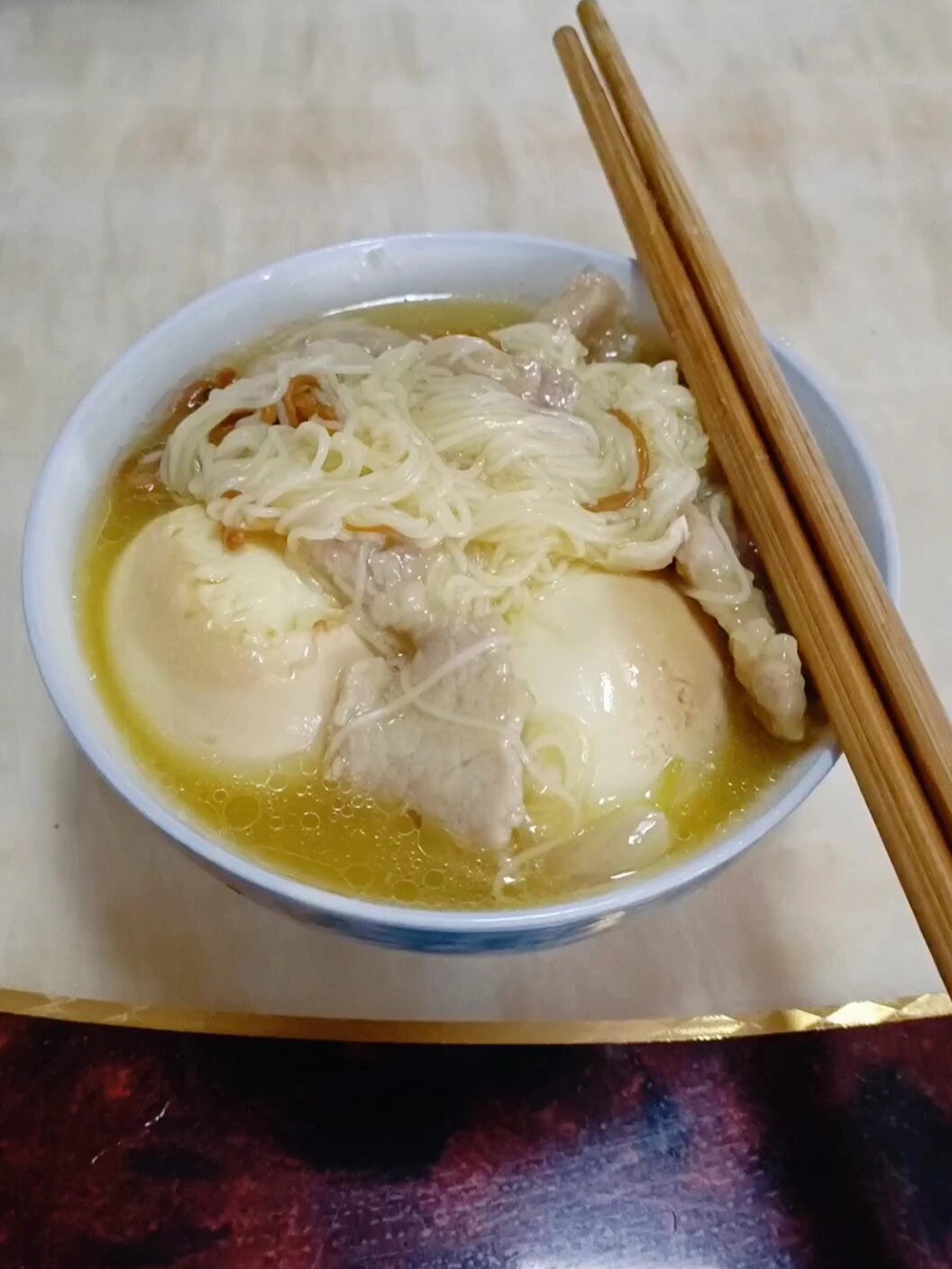 妈妈的味道系列菜~鸡蛋面线  从小到大,每到生日这天,老妈都会煮鸡蛋