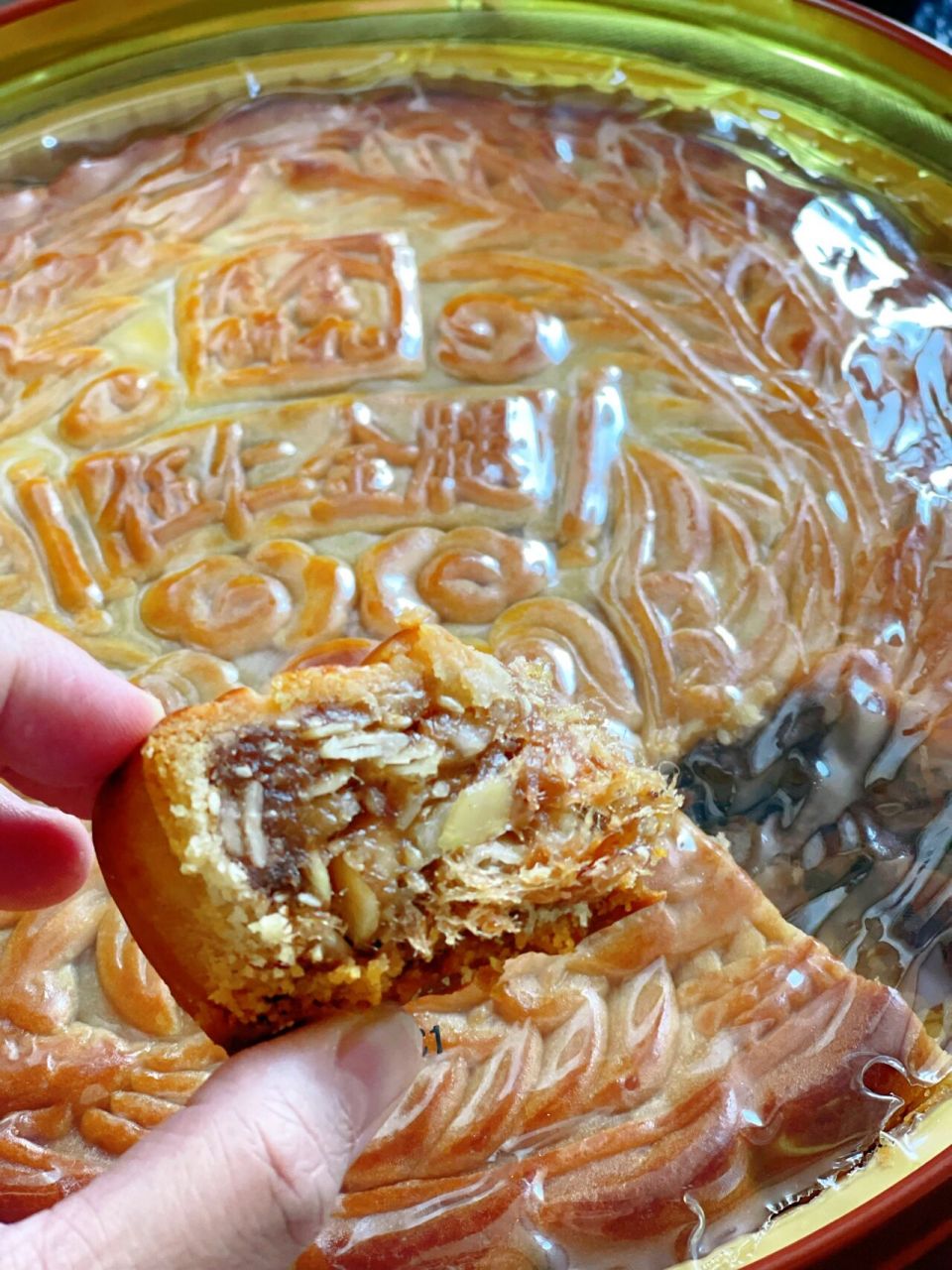 小时候只有老人家才喜欢吃五仁的月饼,现在发现五仁的真好吃,美心的