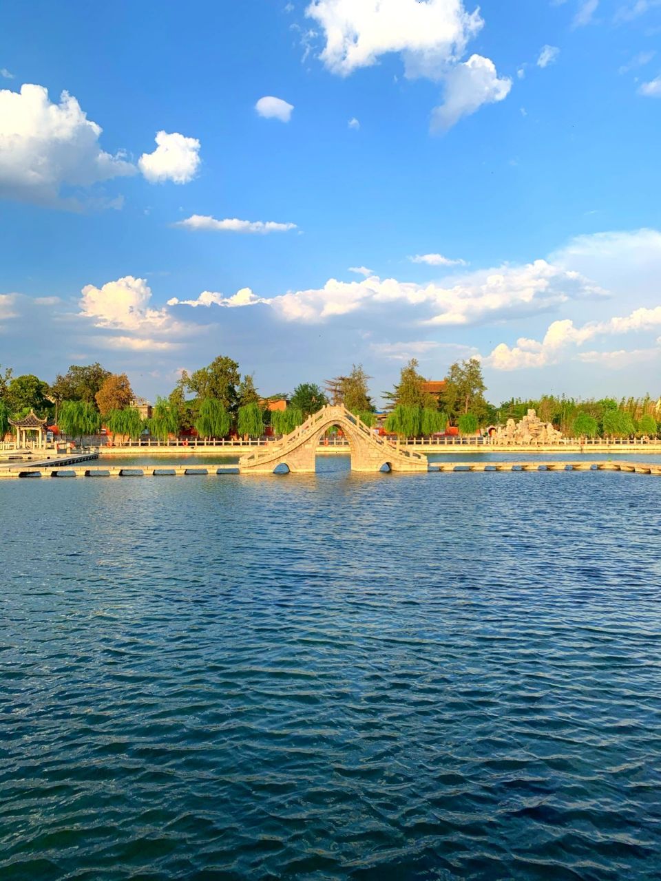 辉县百泉～北国小西湖 96辉县境内,百泉景区是首屈一指的旅游景点!