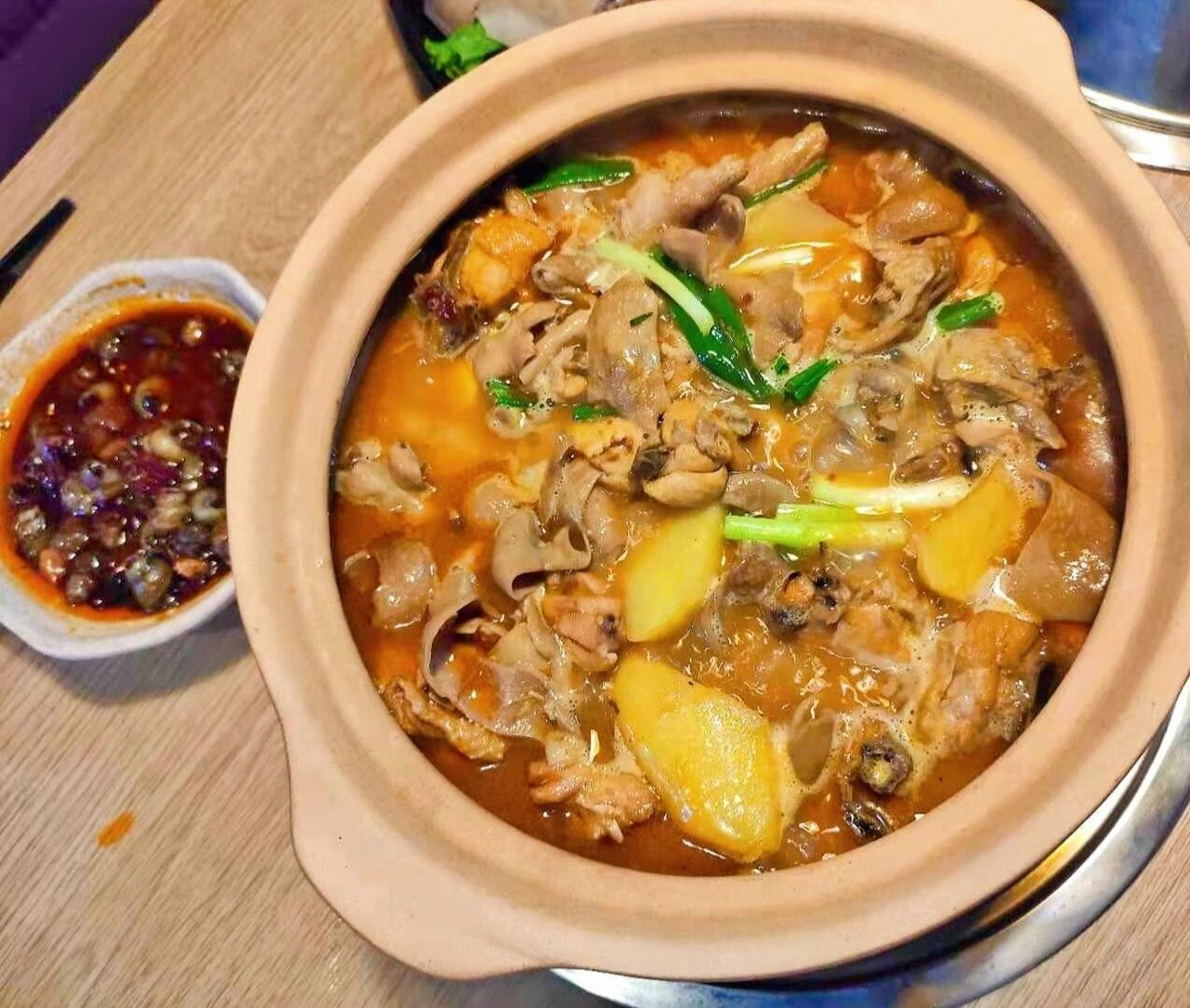 姚家厨市井砂锅·打边炉(田村京粮广场店) 在海淀区中粮广场紧挨六号