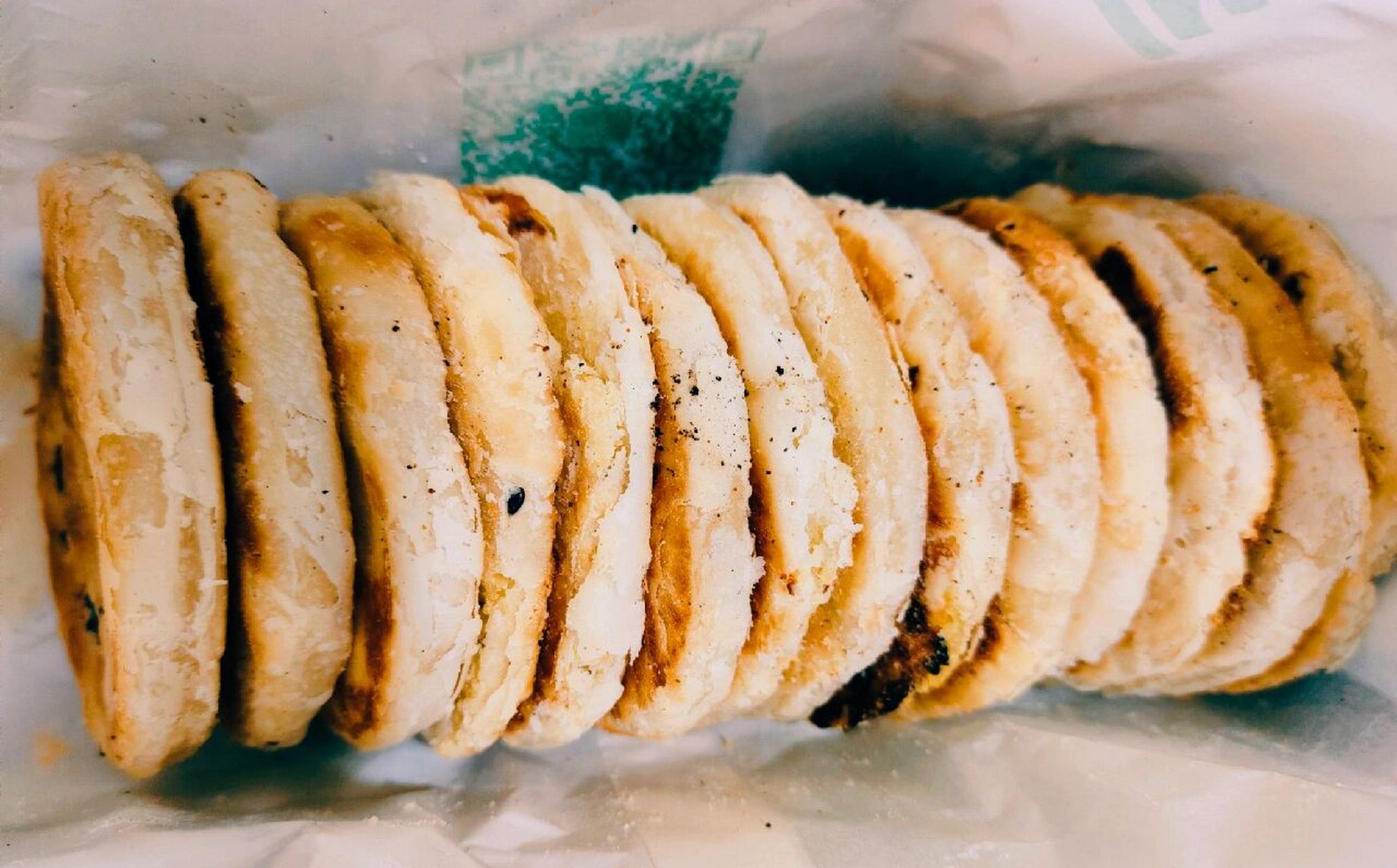 绿豆酥 绿豆酥#贵州思南特产 吃过的人都说好吃 微甜不腻 路过的朋友