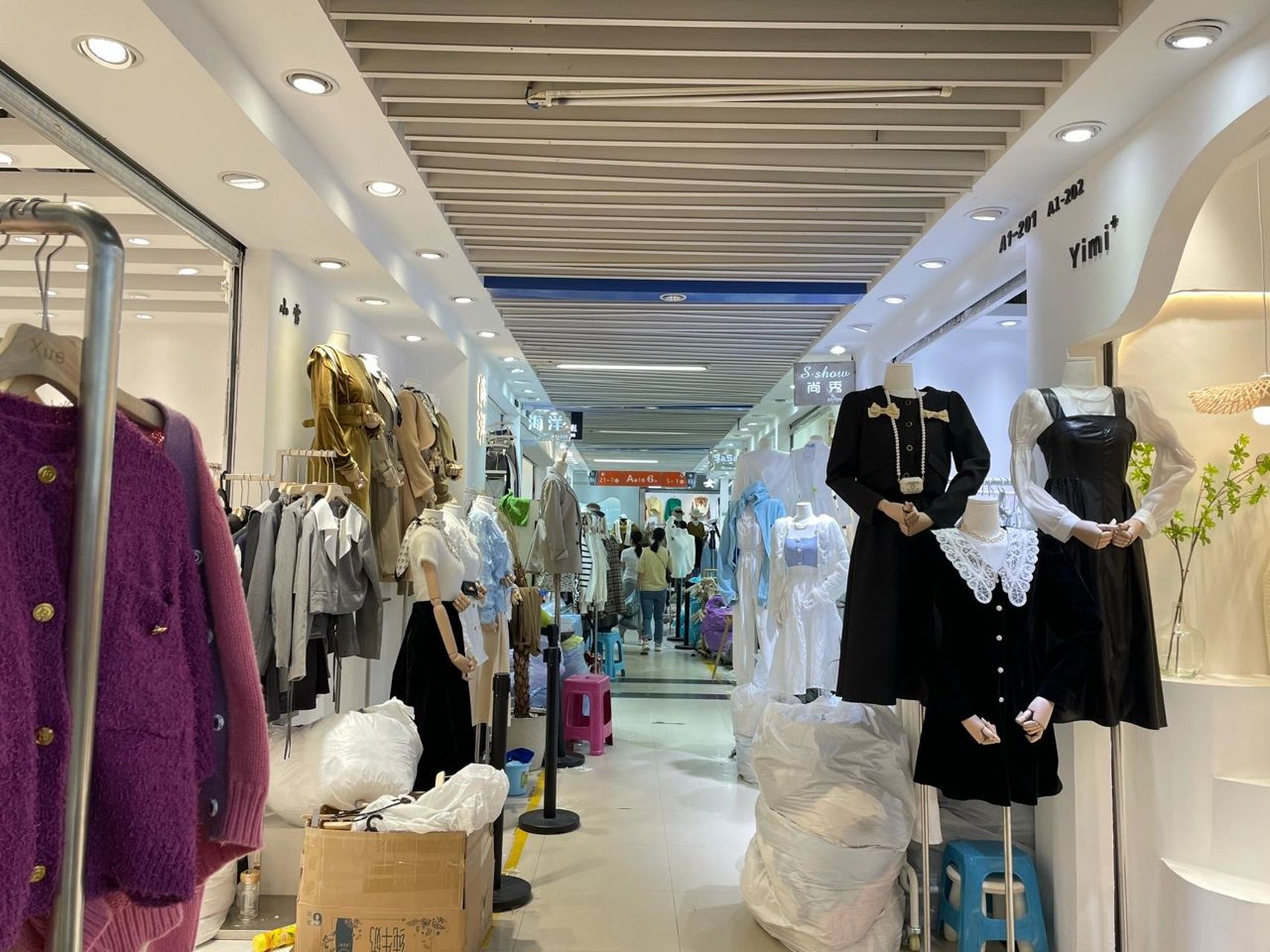 昆明巨好逛的服装批发市场|新螺蛳湾商贸城 94上搜到的,一搜位置,离