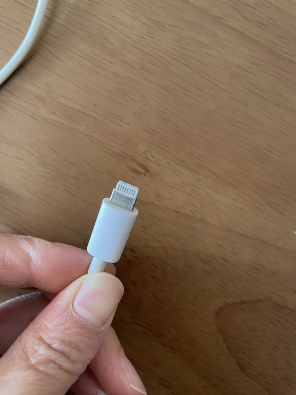 苹果手机充电器插不进去?充不了电?