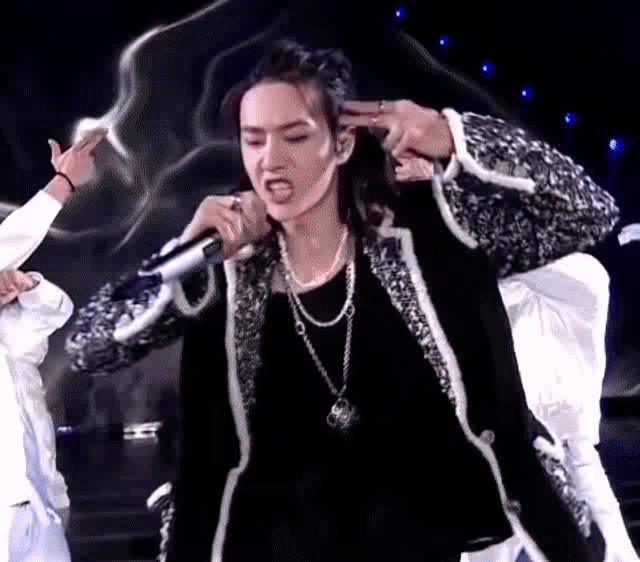 王王一博无感舞台王一博水舞台