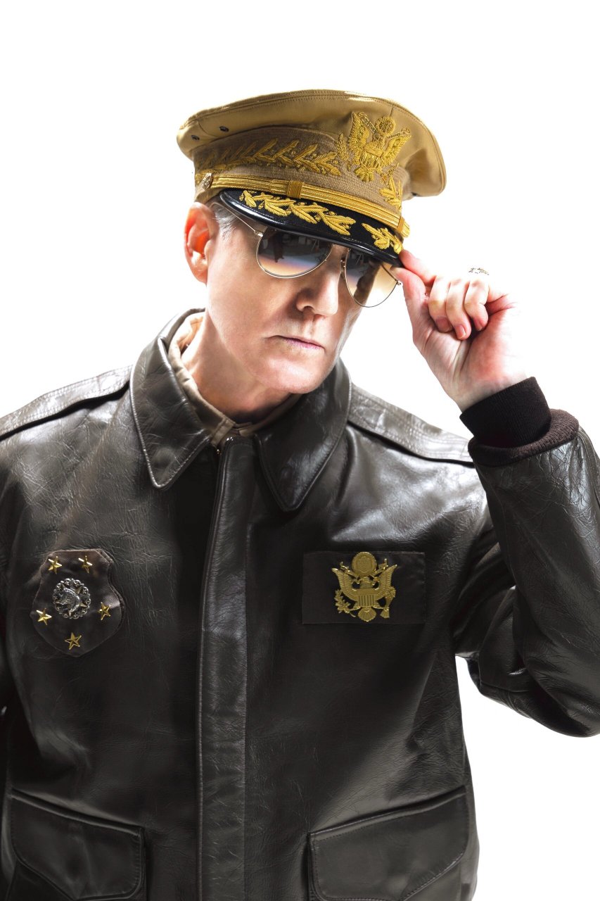 the general 我最近拍了这张照片.你最喜欢麦克阿瑟将军的哪张照片?