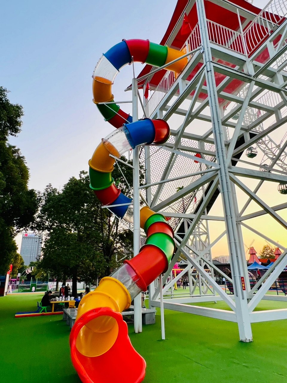 99 全新翻新后的湖州凤凰公园,一波大规模改造后,都是网红游乐项目