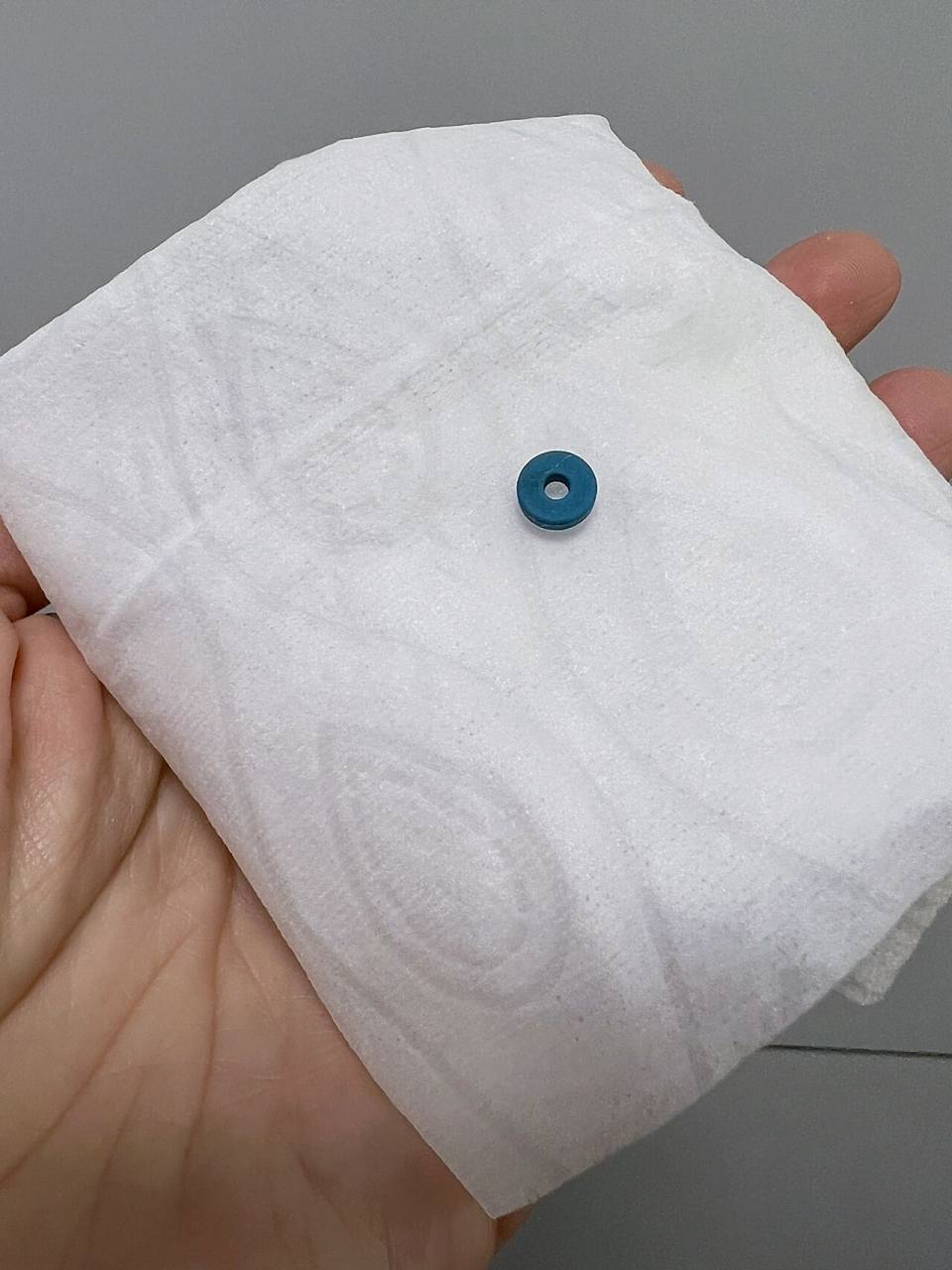 痔疮手术后第2次脱落这个了 今天是内痔套扎术后11天了.