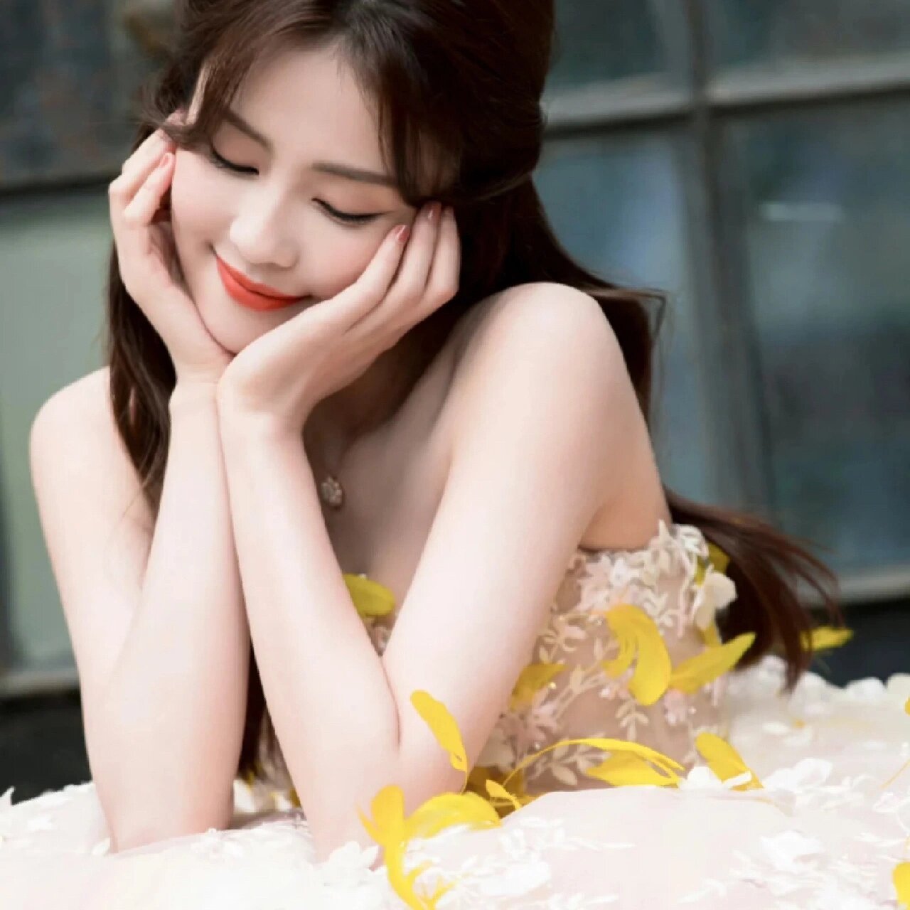 黄色公主裙白鹿98太好看辣99鹿宝头像7815壁纸