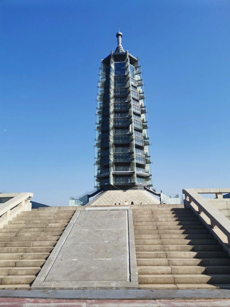 南京大报恩寺 本以为就是一个玻璃塔,还要收90元门票.