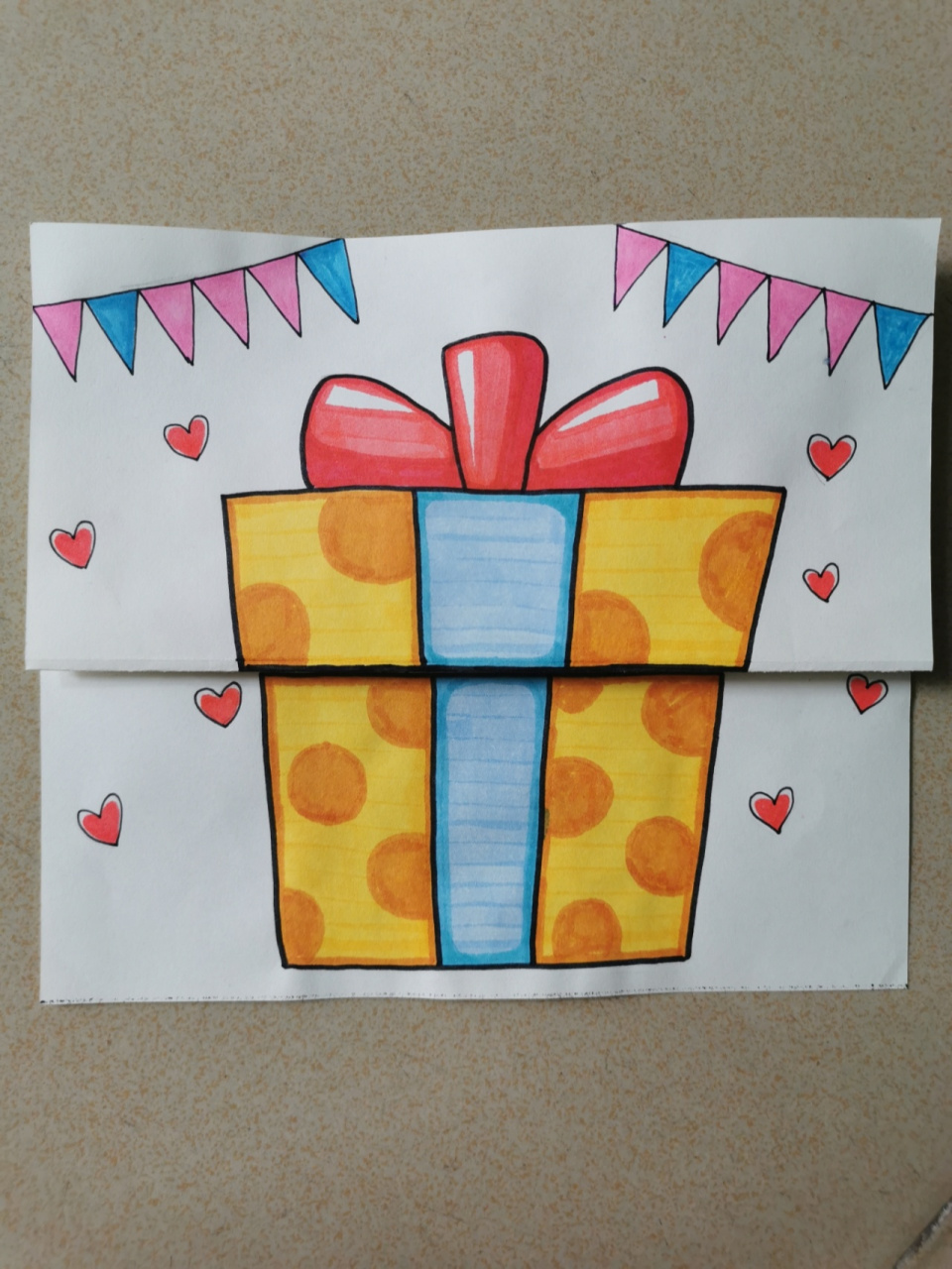 六一儿童节主题画 简单有趣的折叠画,礼物盒里面还可以画其他类型的