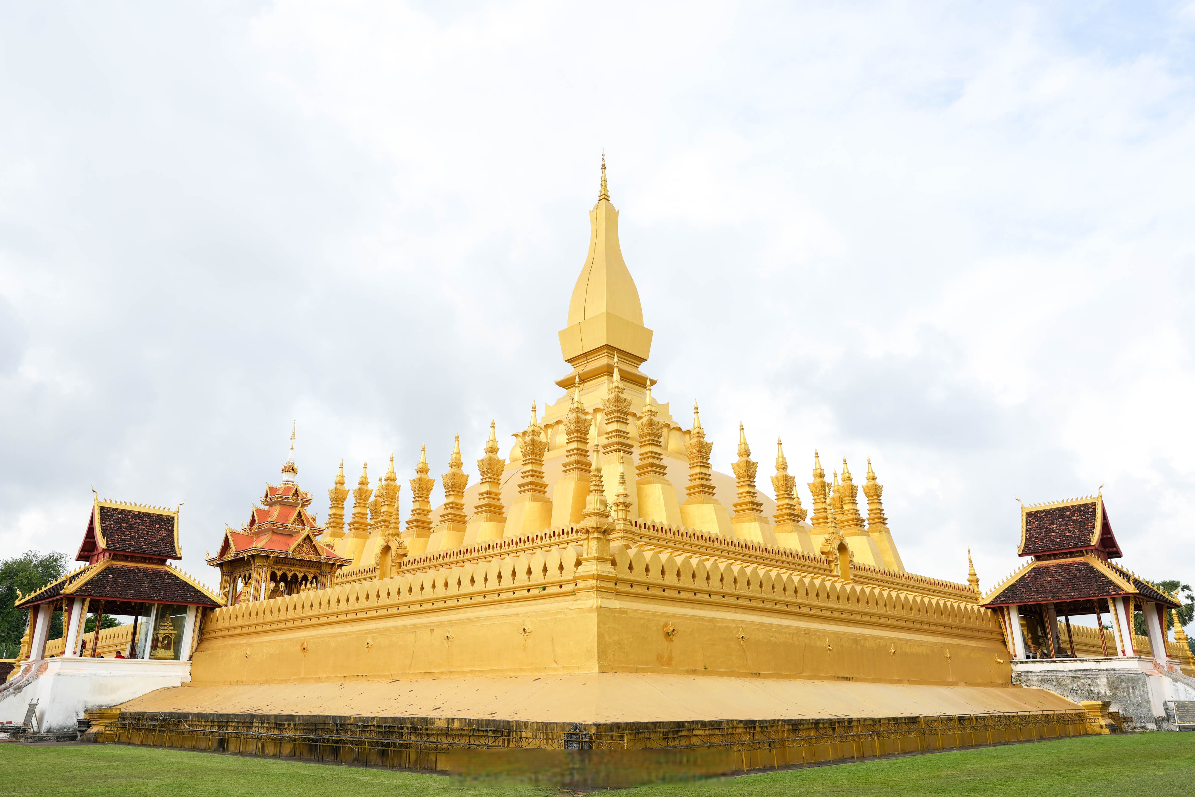 出发吧老挝##免签的老挝怎么玩# 去老挝万象,塔銮寺是千万不能错过的