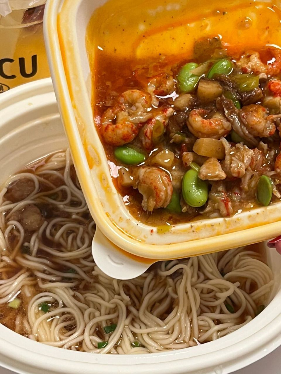 松鹤楼面每次都是蟹粉的 这次来个小龙虾02嚼头 搭配着红汤面 汤