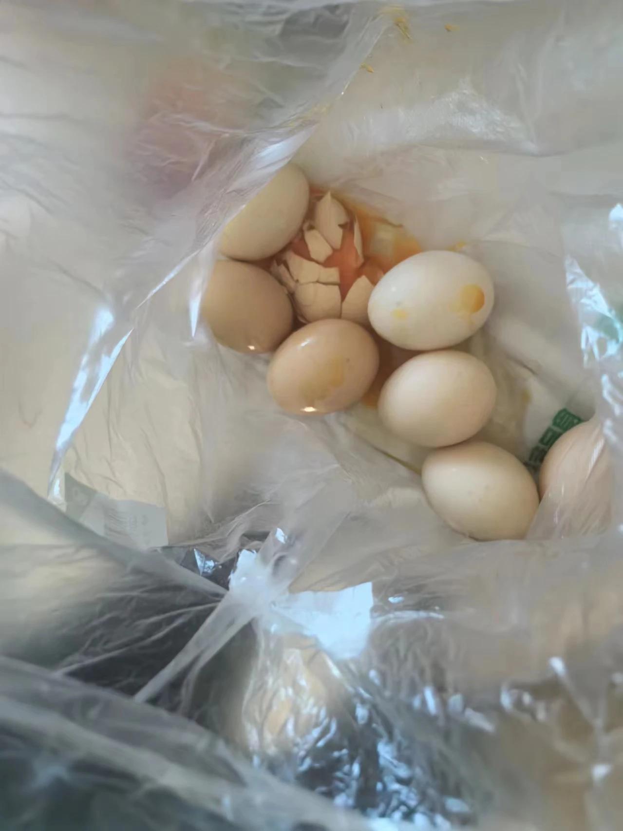一路都在强调让我姨姨好好拿鸡蛋小心不要打碎