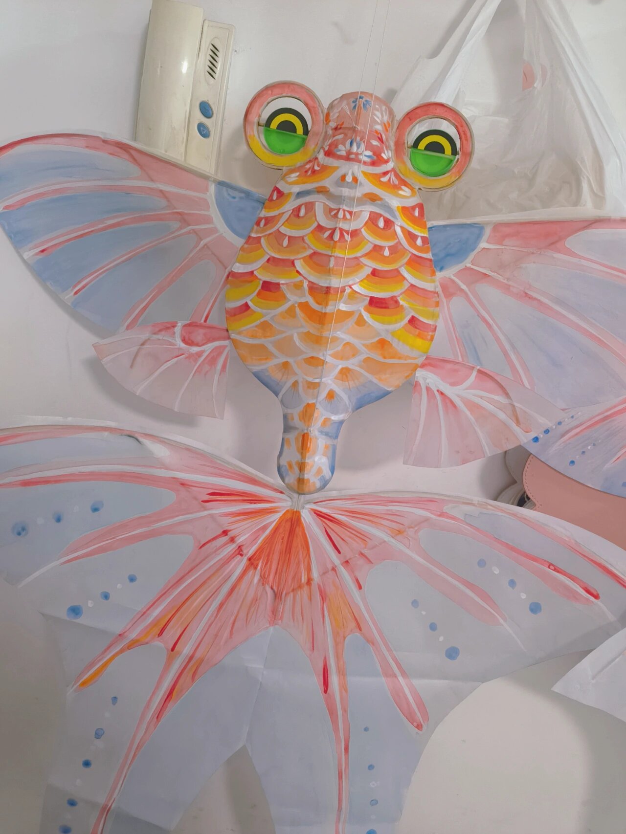 小金鱼风筝粉蓝配色 不接单辽画风筝好累啊,某宝大家自己搜自己画就行