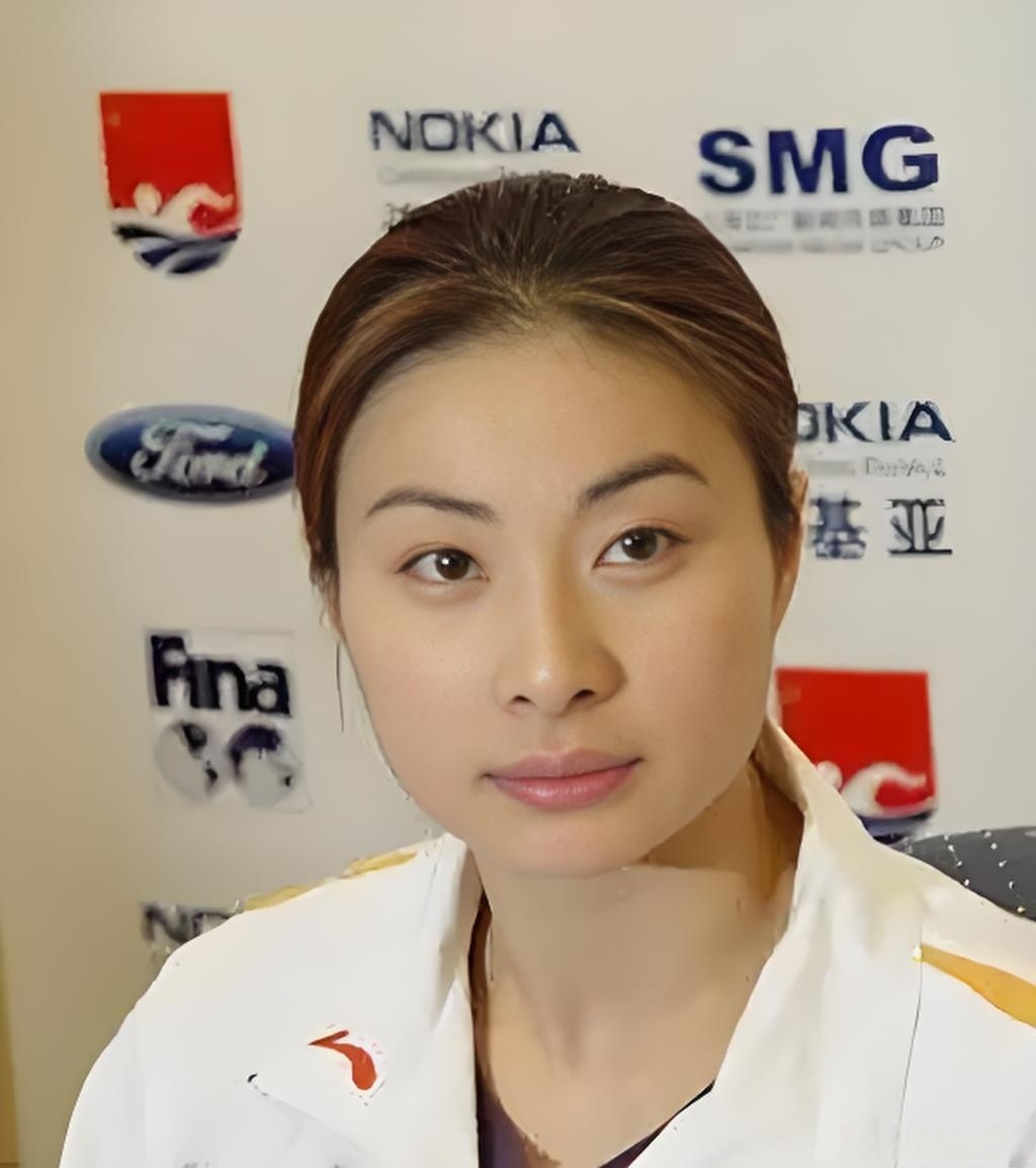 古书上讲正面不见耳者必大富大贵,如果从正面看一个人的面相,看不到