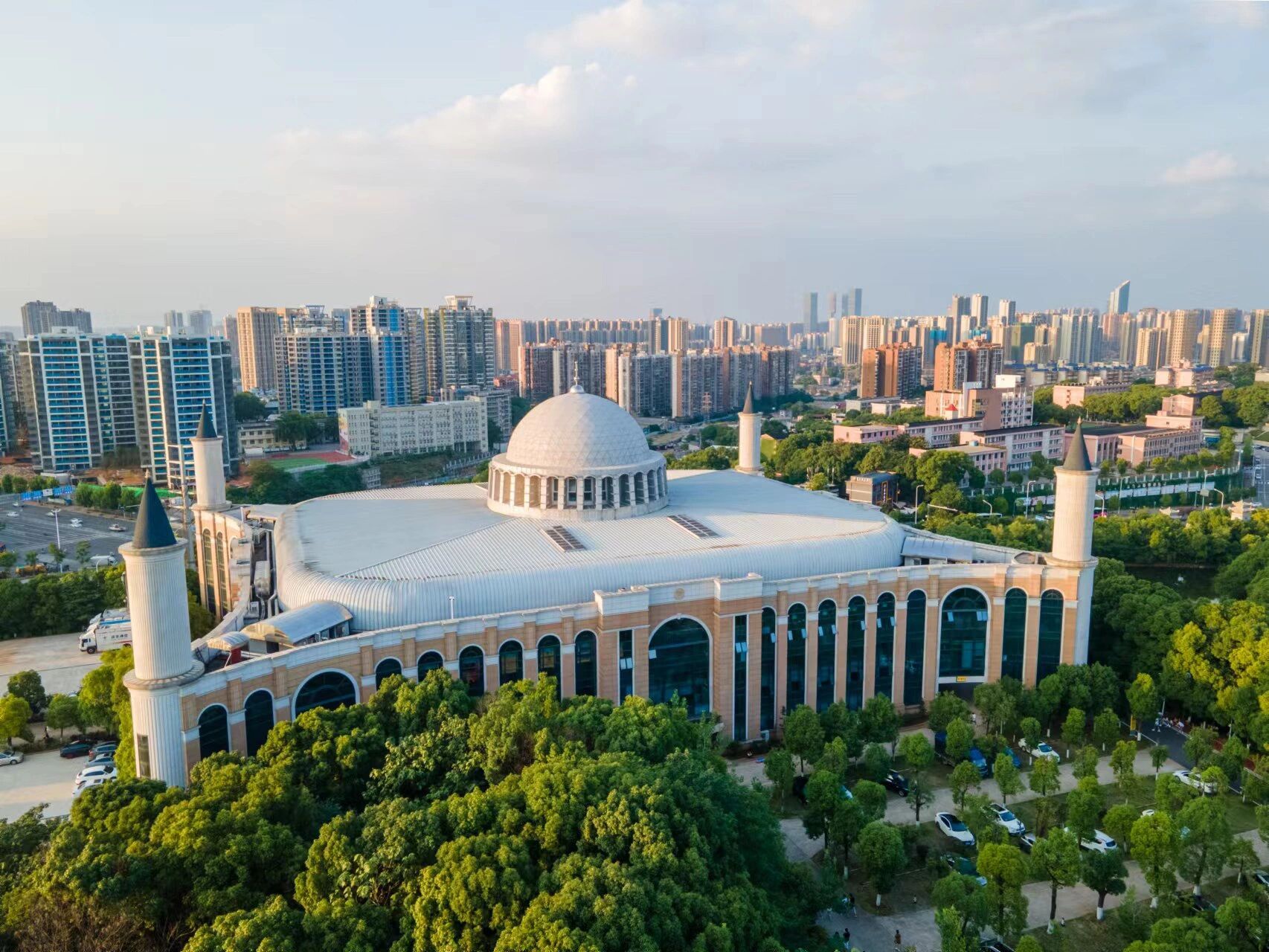 长沙民政标志性建筑 长沙民政学院图书馆,是一座有着25000平方米面积