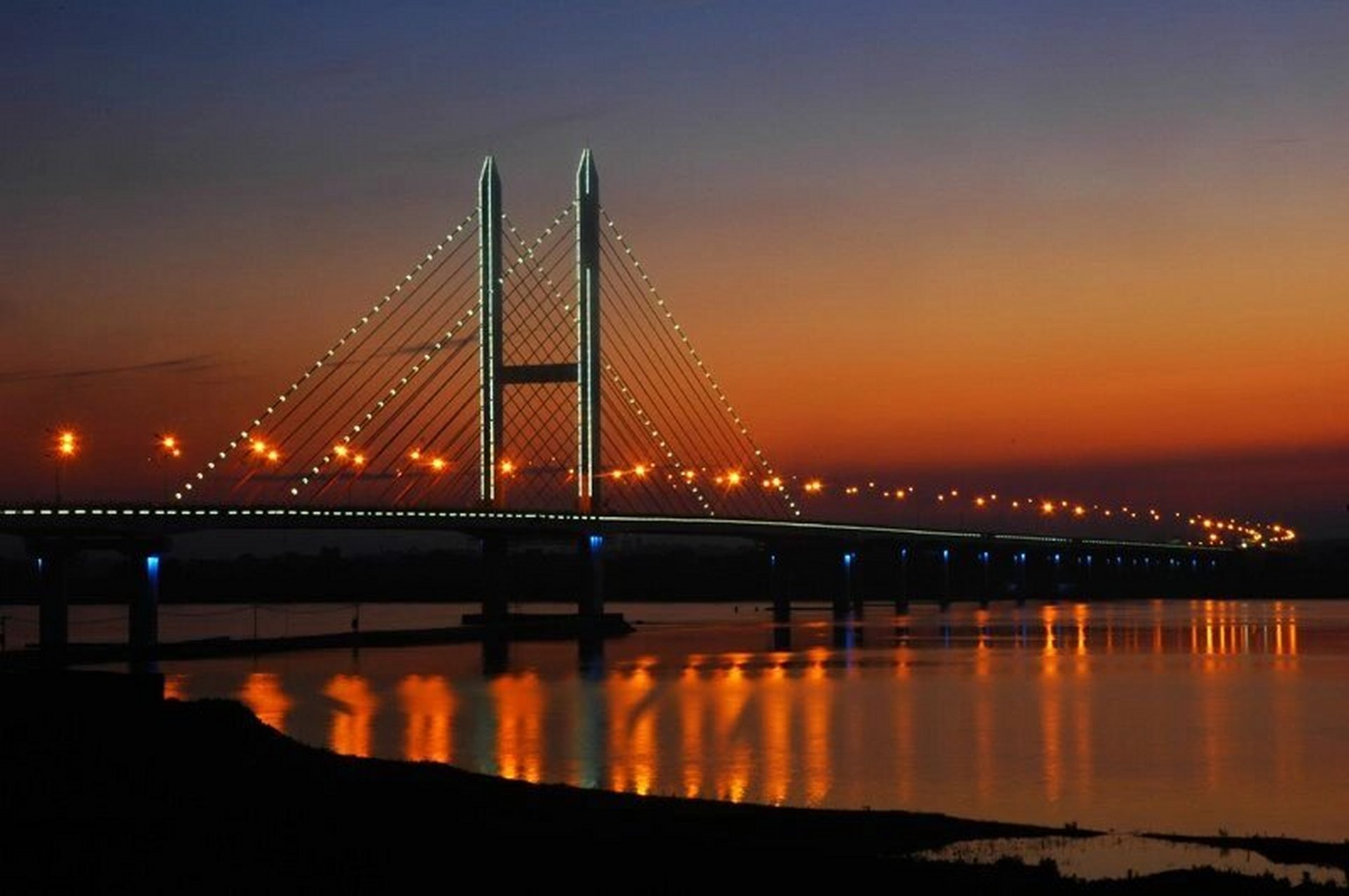 丰城剑邑大桥717171 特色景点91 剑邑大桥坐落在丰城市的赣江