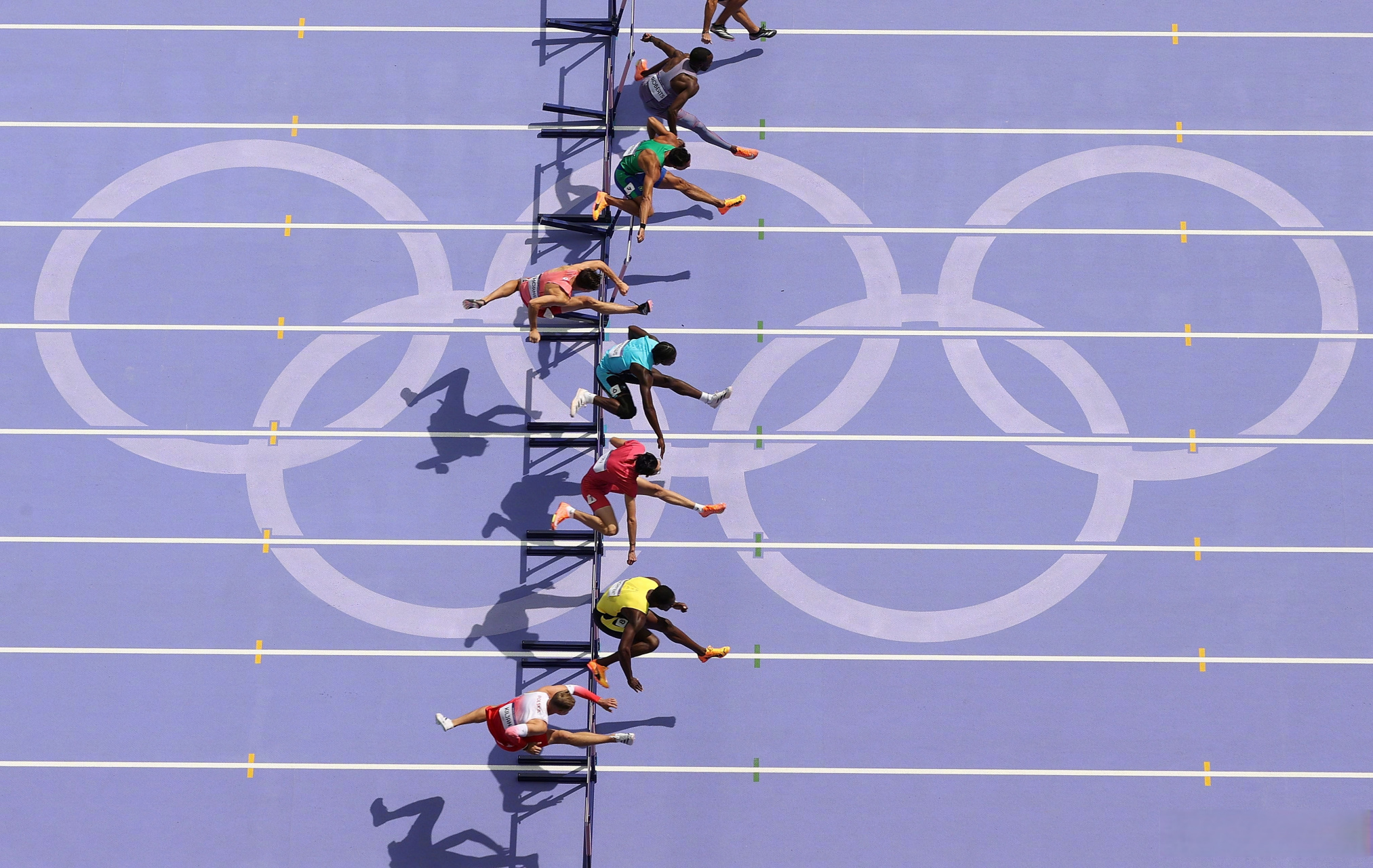 徐卓一110米栏晋级半决赛】8月4日,巴黎奥运会田径男子110米栏第一轮