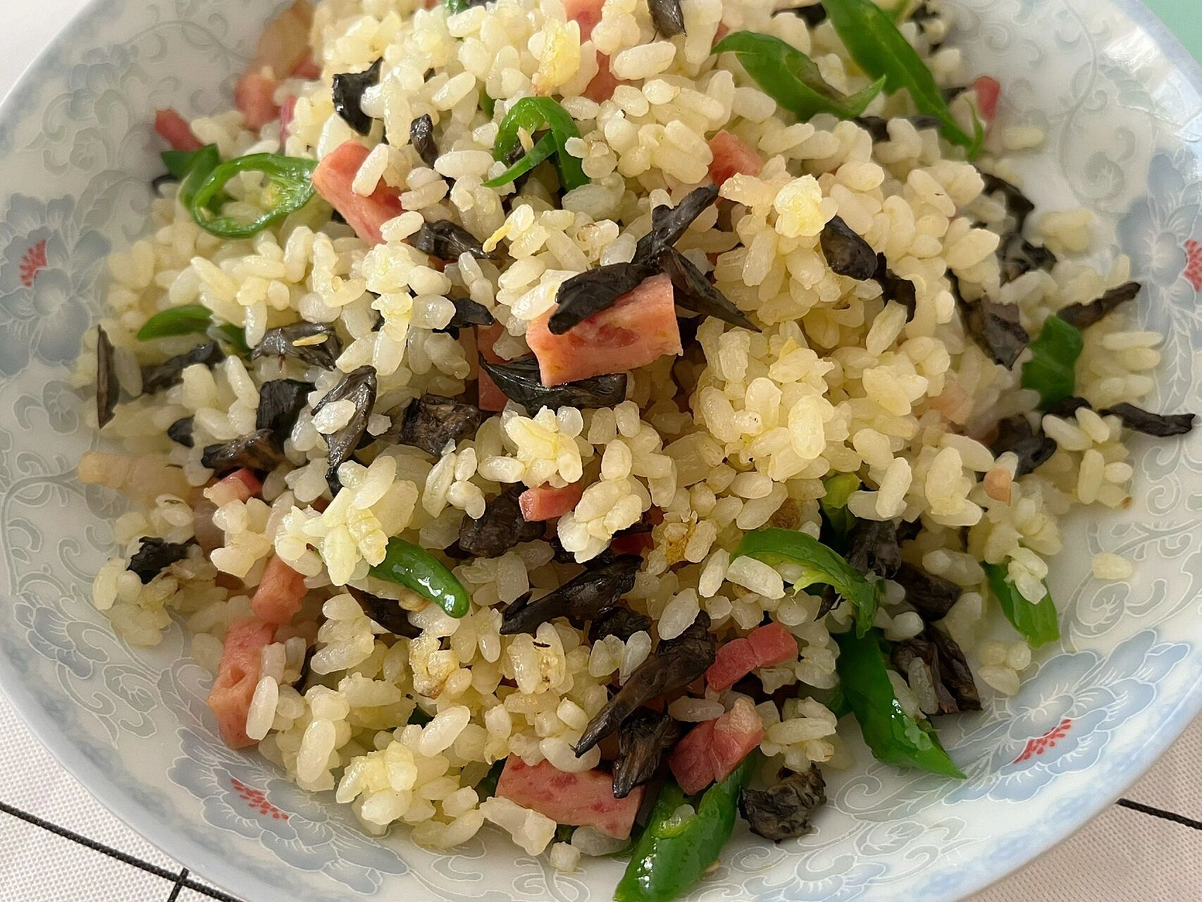 目前为止吃过最香的炒饭 超级超级香的干巴菌炒饭,每颗米饭都有干巴菌