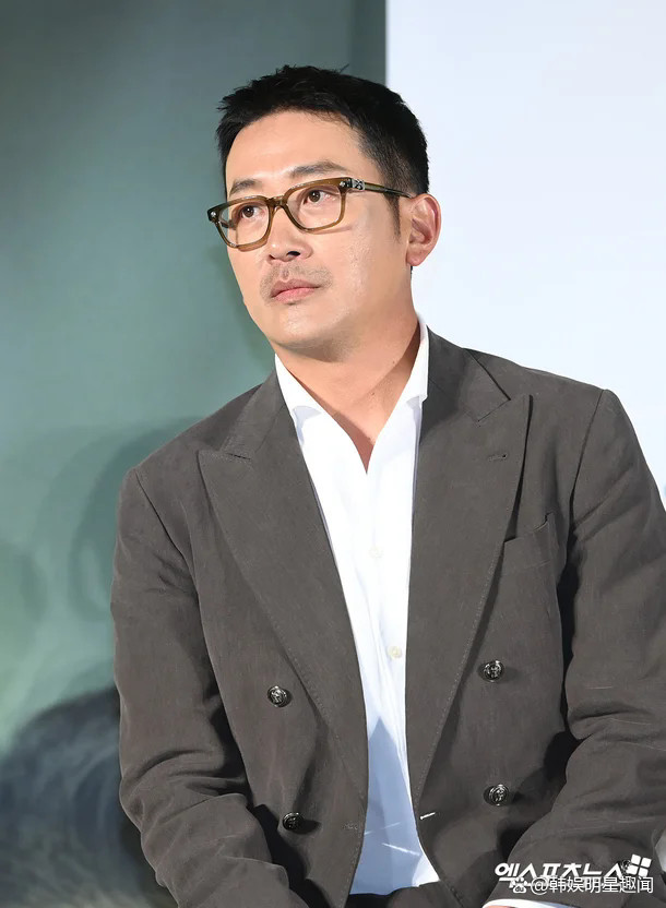 韩国知名男星河正宇在综艺节目中透露,他希望在50岁时结婚生子