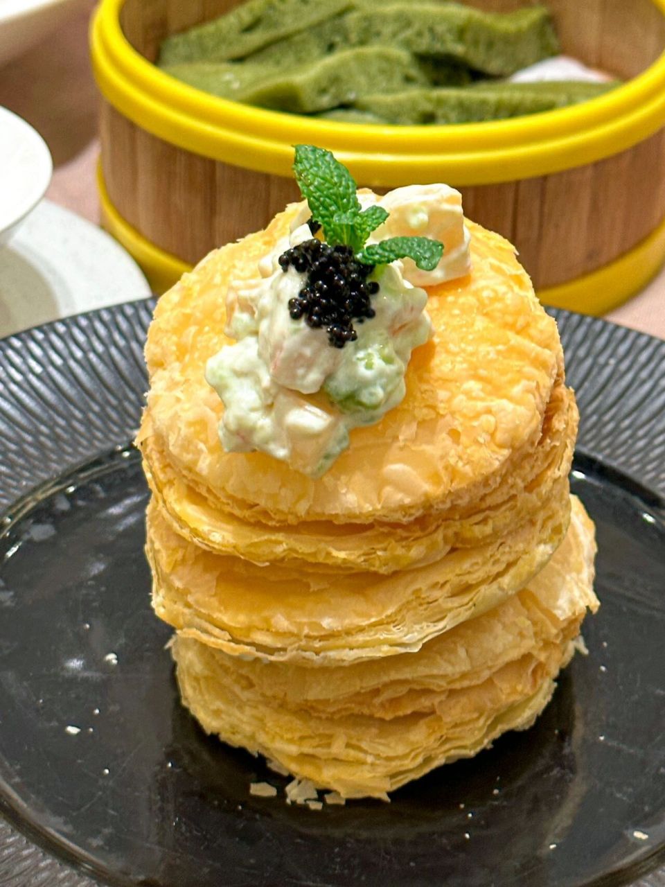 麦香菠萝95……一口误终生…… 外面是麦片,里面居然是酸甜的菠萝