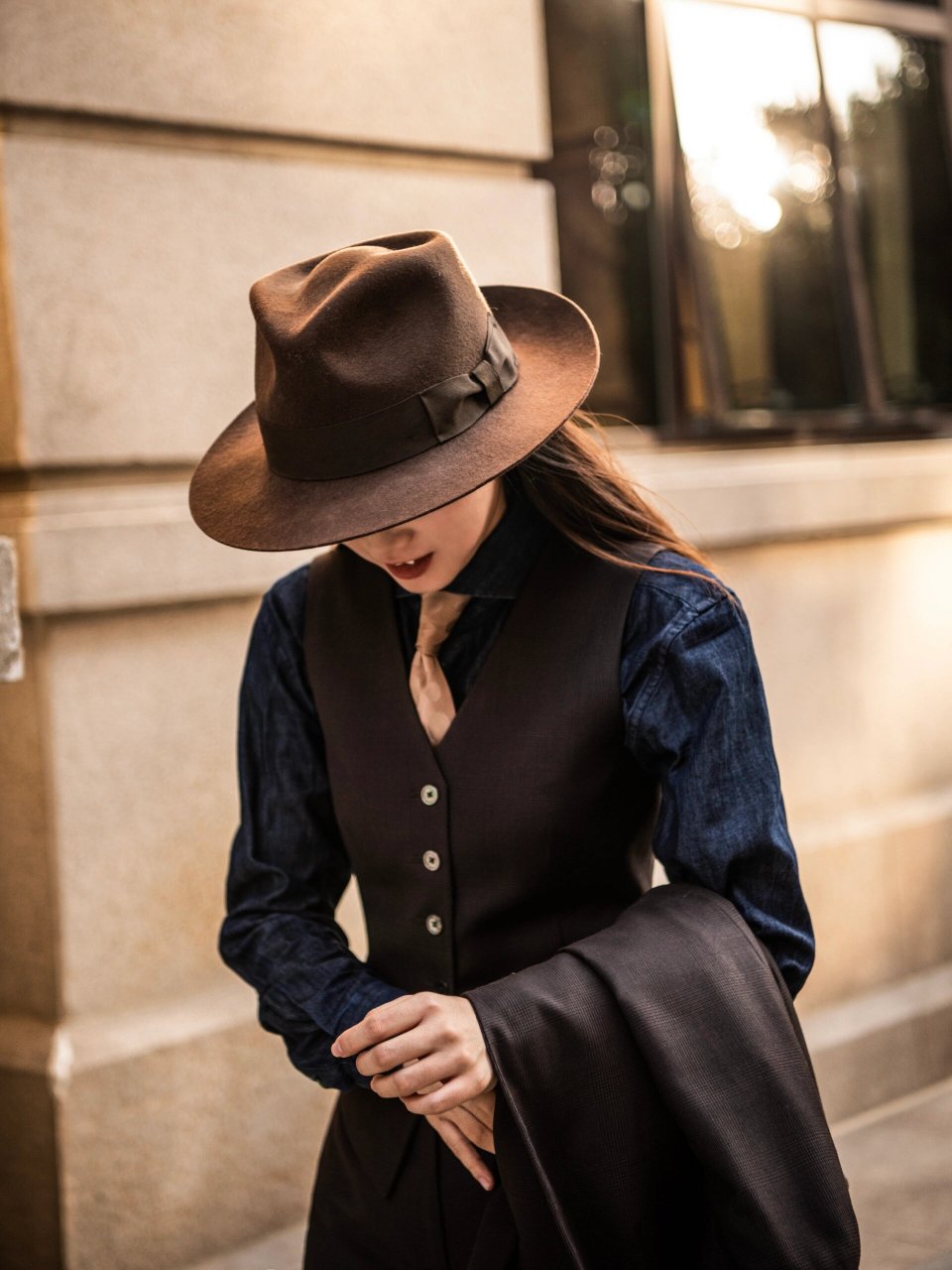 女生打领带也可以这么飒!