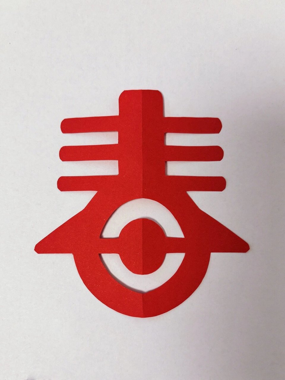 剪窗花《春》字 春节快到了,简单漂亮的窗花剪纸,快和孩子一起来试试
