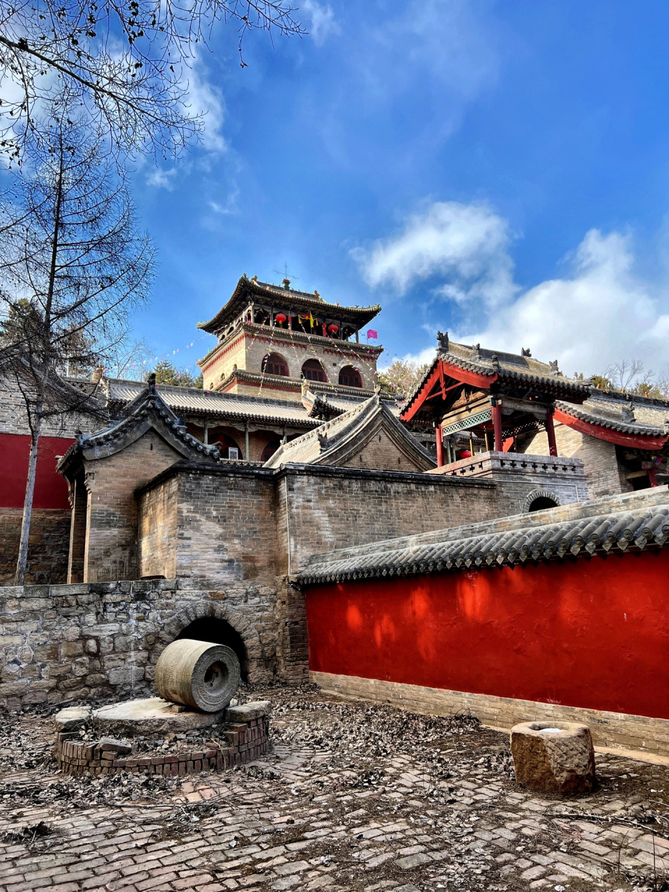 山西古建筑之寿阳龙泉寺     寿阳南燕竹镇龙泉寺,初建于唐代,历代