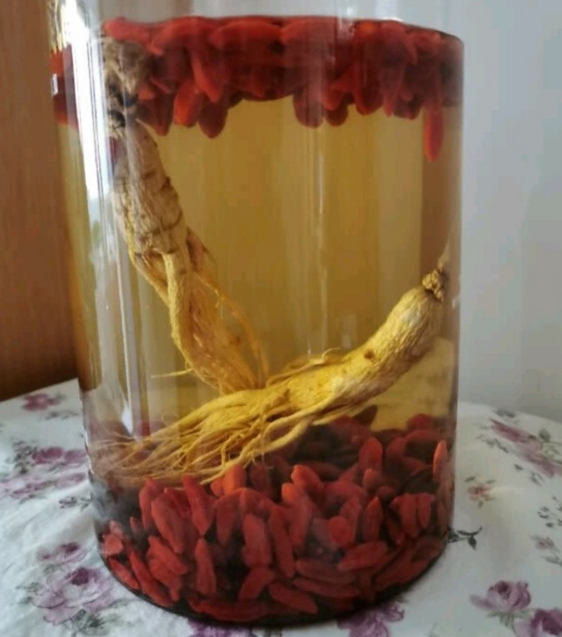 人参枸杞如何泡酒 人参枸杞怎样泡酒 饮酒,咱们国家的人民喜欢饮酒,无