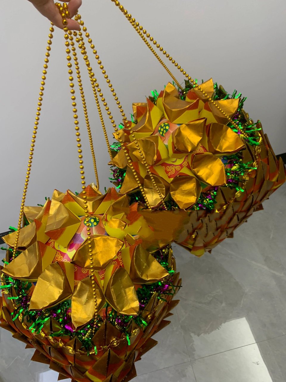 潮汕女孩中秋折塔 2023年作品 金箩中秋塔 金箩深深 装一斗金 担金又