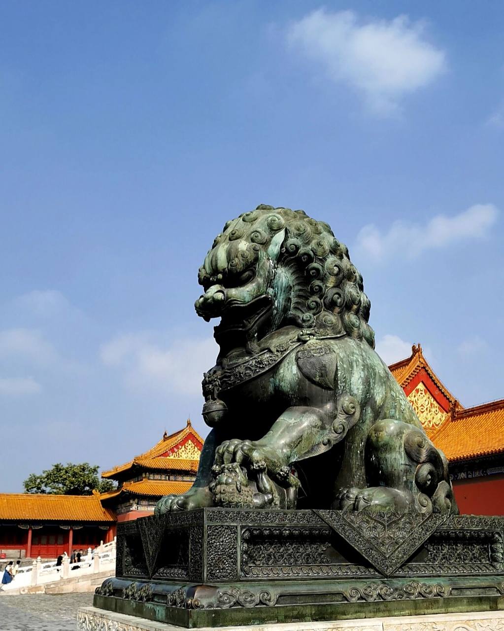 最大的铜狮子 故宫太和门前的一对青铜狮子,这对大铜狮是故宫皇权至高
