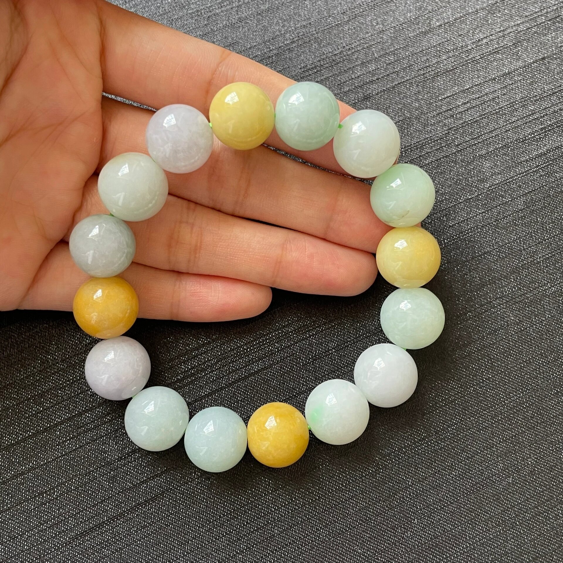 适合男生佩戴的多宝翡翠手串