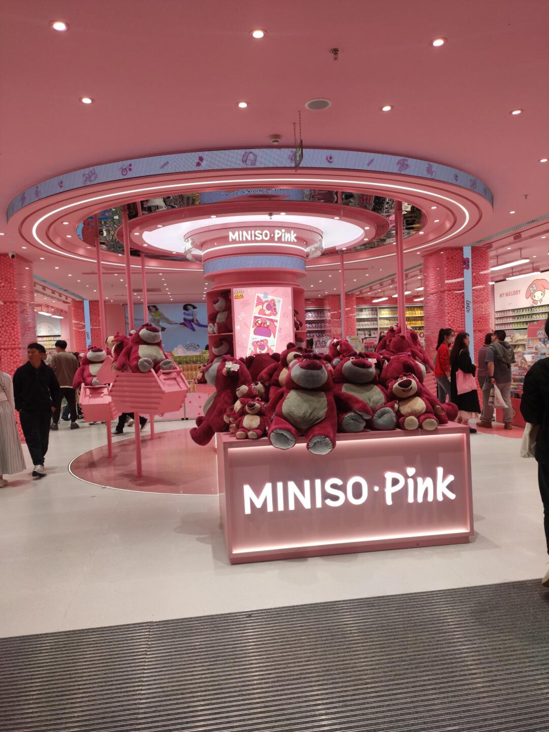 上海miniso pink主题店