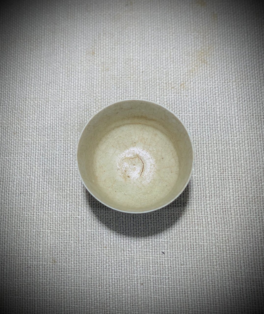 隋白瓷高足杯 隋白瓷高足杯 隋代瓷器生产最有成就的是成熟白瓷的烧制