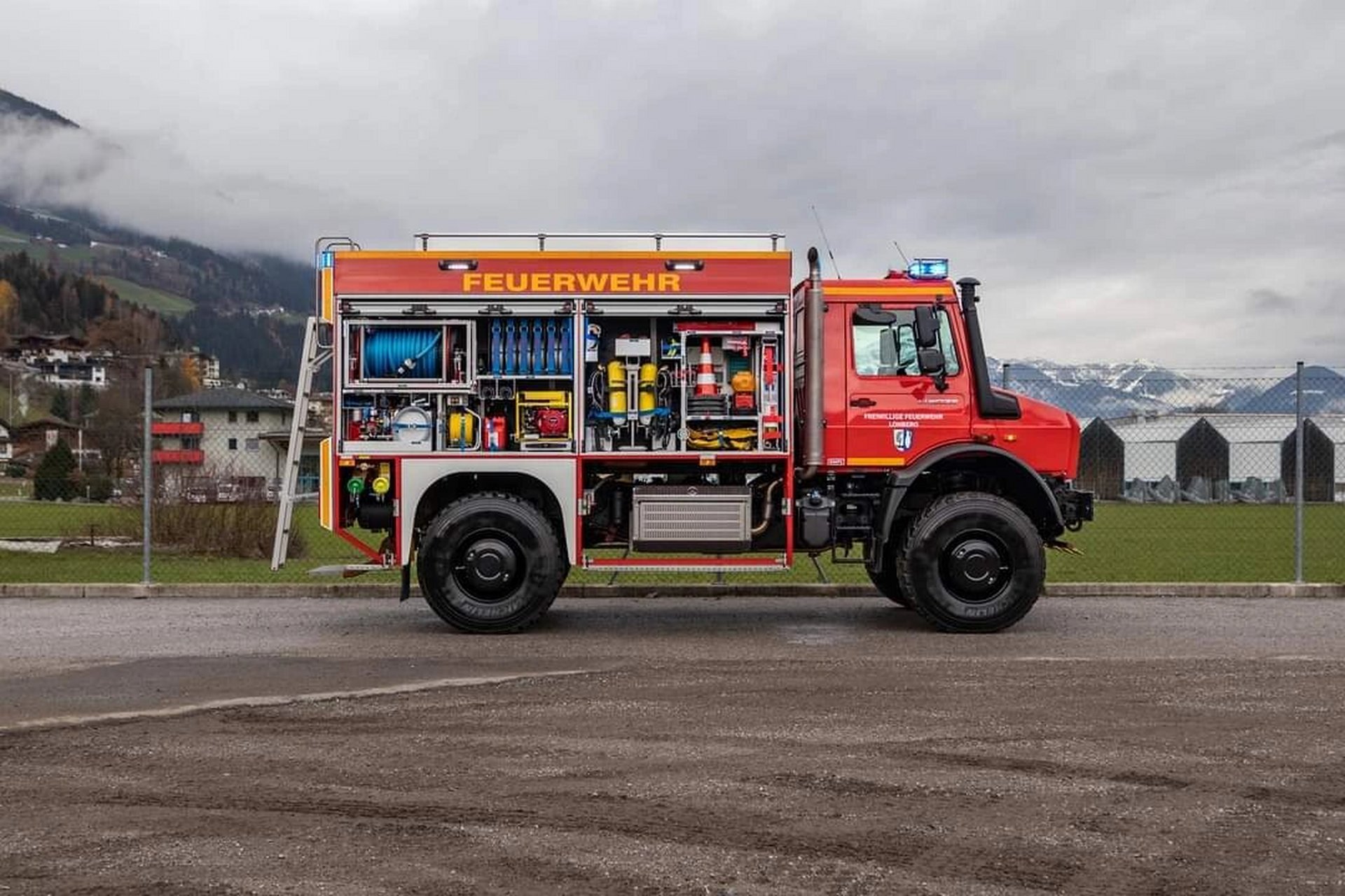 乌尼莫克 u5023 山地消防车