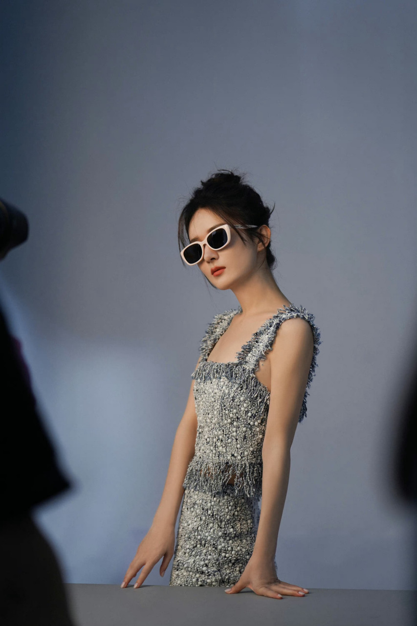 赵丽颖墨镜造型#  赵丽颖墨镜9815大片拍摄花絮照9615 今日