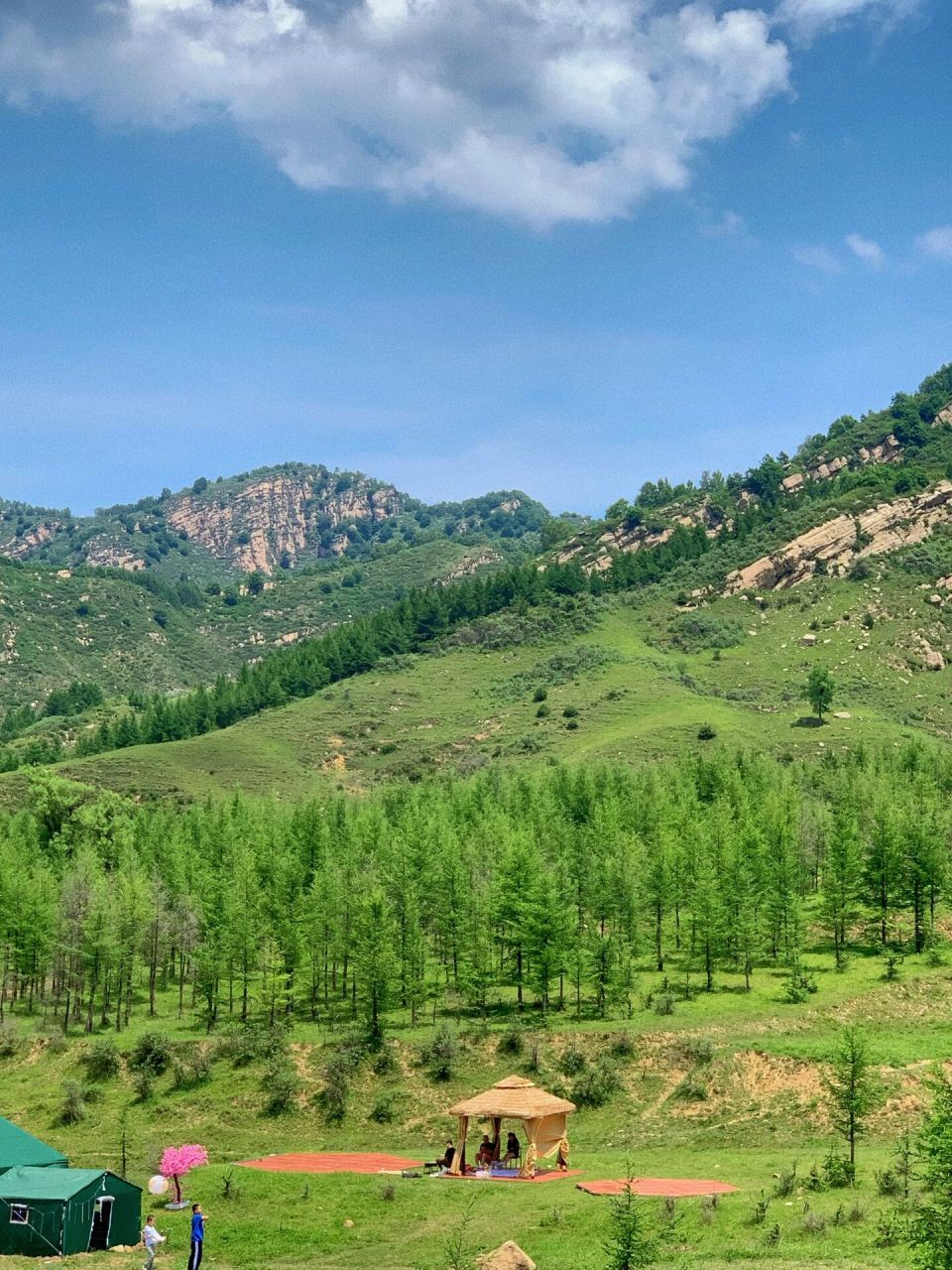 本来是计划去阜平的云花溪谷,误打误撞开过了,一路开车到了山顶72