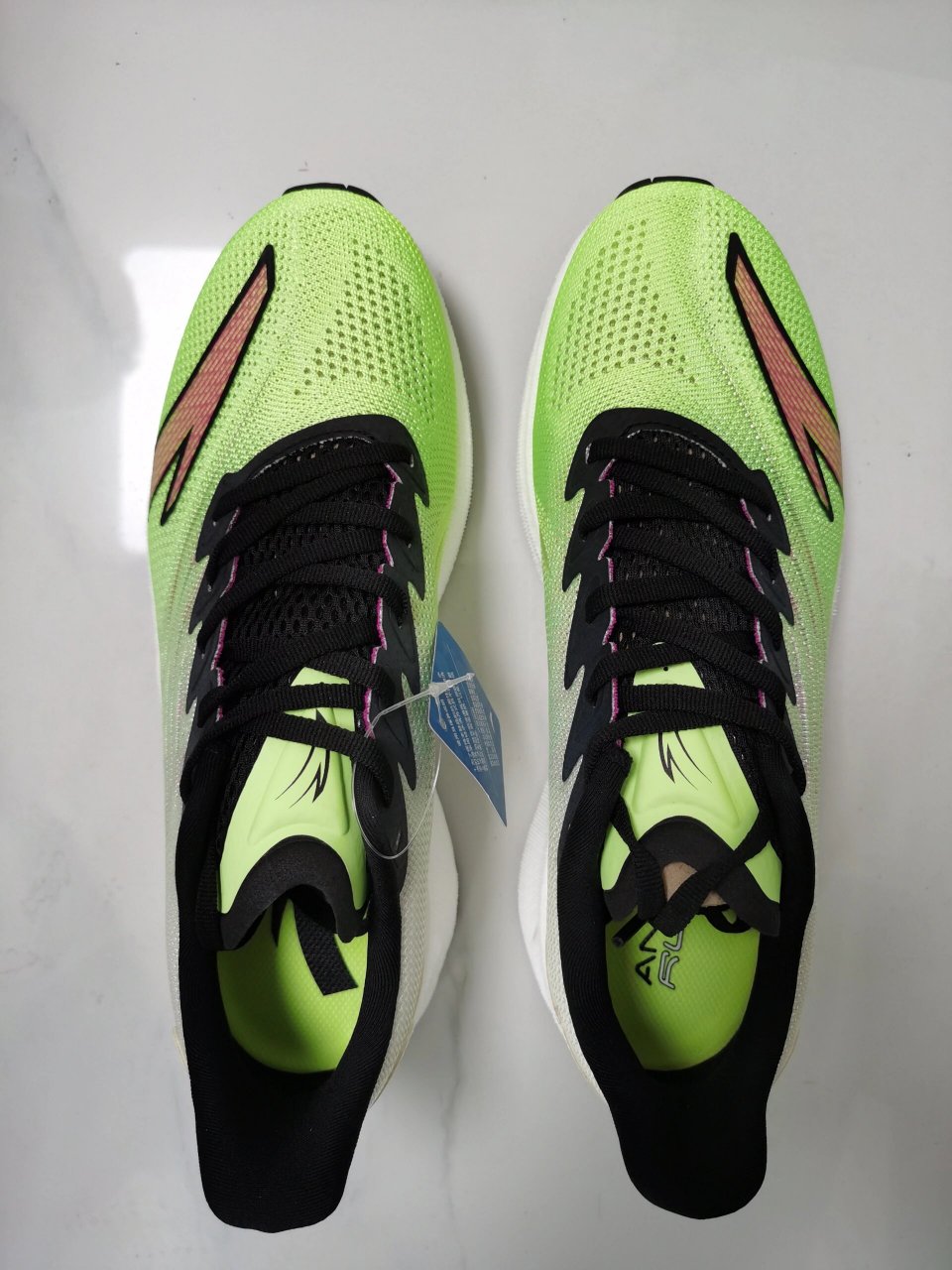 退役第三双跑鞋:安踏马赫2 ?购买日期:2022-11-05 ?