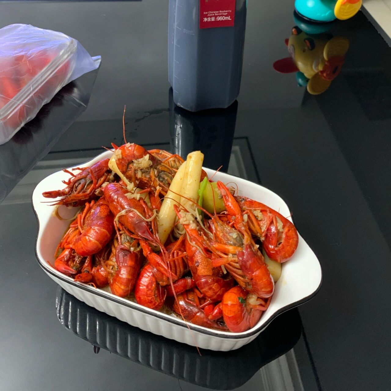 突然就02小龙虾过敏了 今年的第一顿小龙虾,吃完身上开始痒,起皮疹.