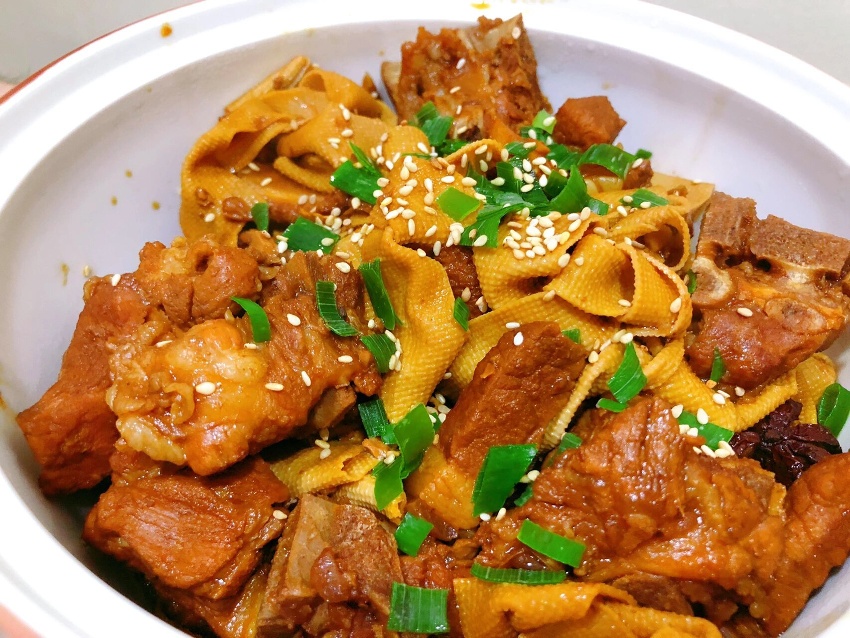 排骨千张结,超级好吃的家常菜 小时候超爱妈妈做的红烧肉烧千张结,家