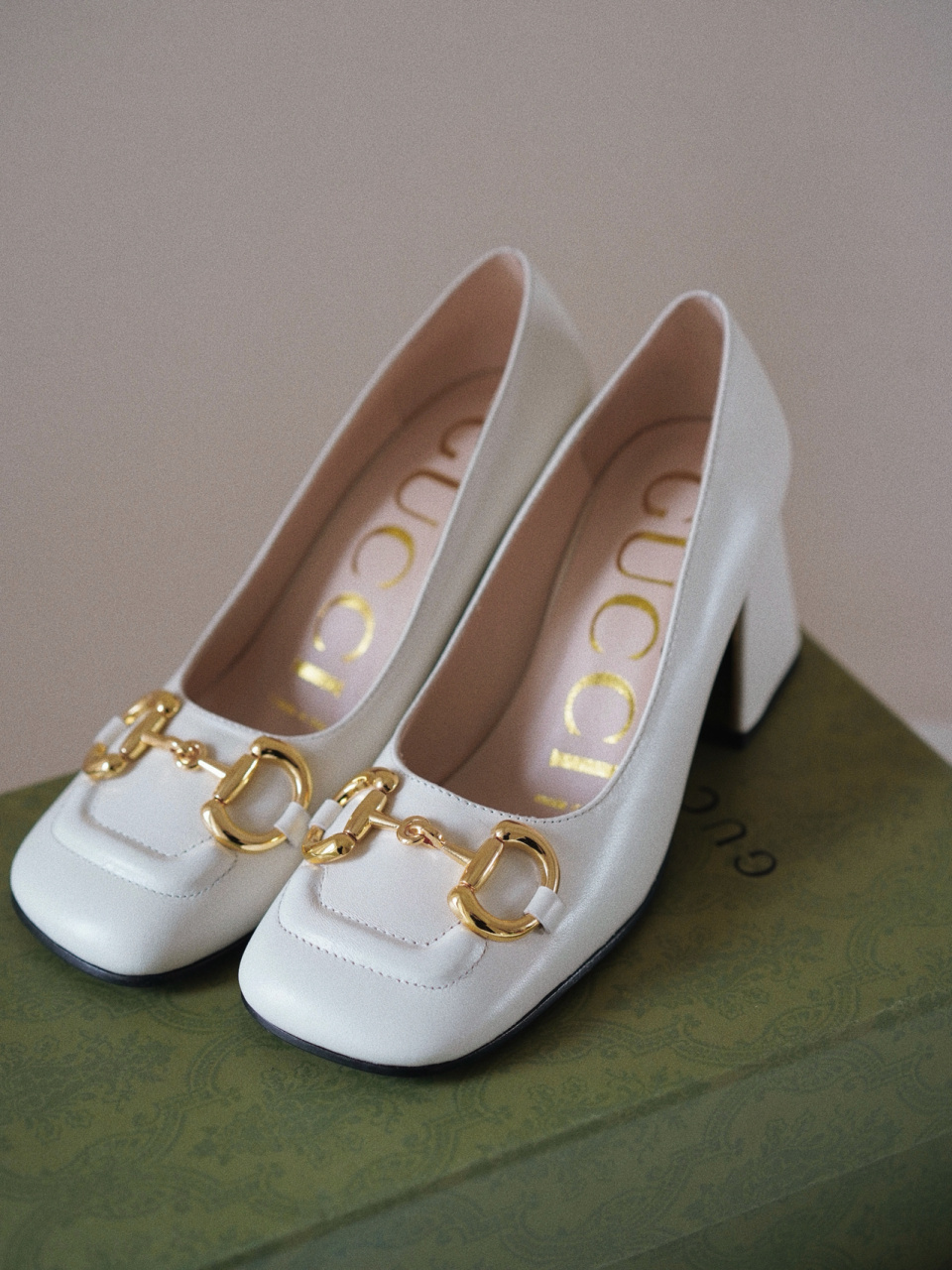 gucci2021早春新款马衔扣粗跟复古鞋太好看! 这双真的太好看了!