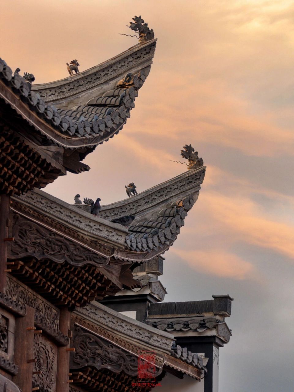 【徽派古建筑详解——飞檐】 飞檐,指的是中国传统建筑屋面中的转角处