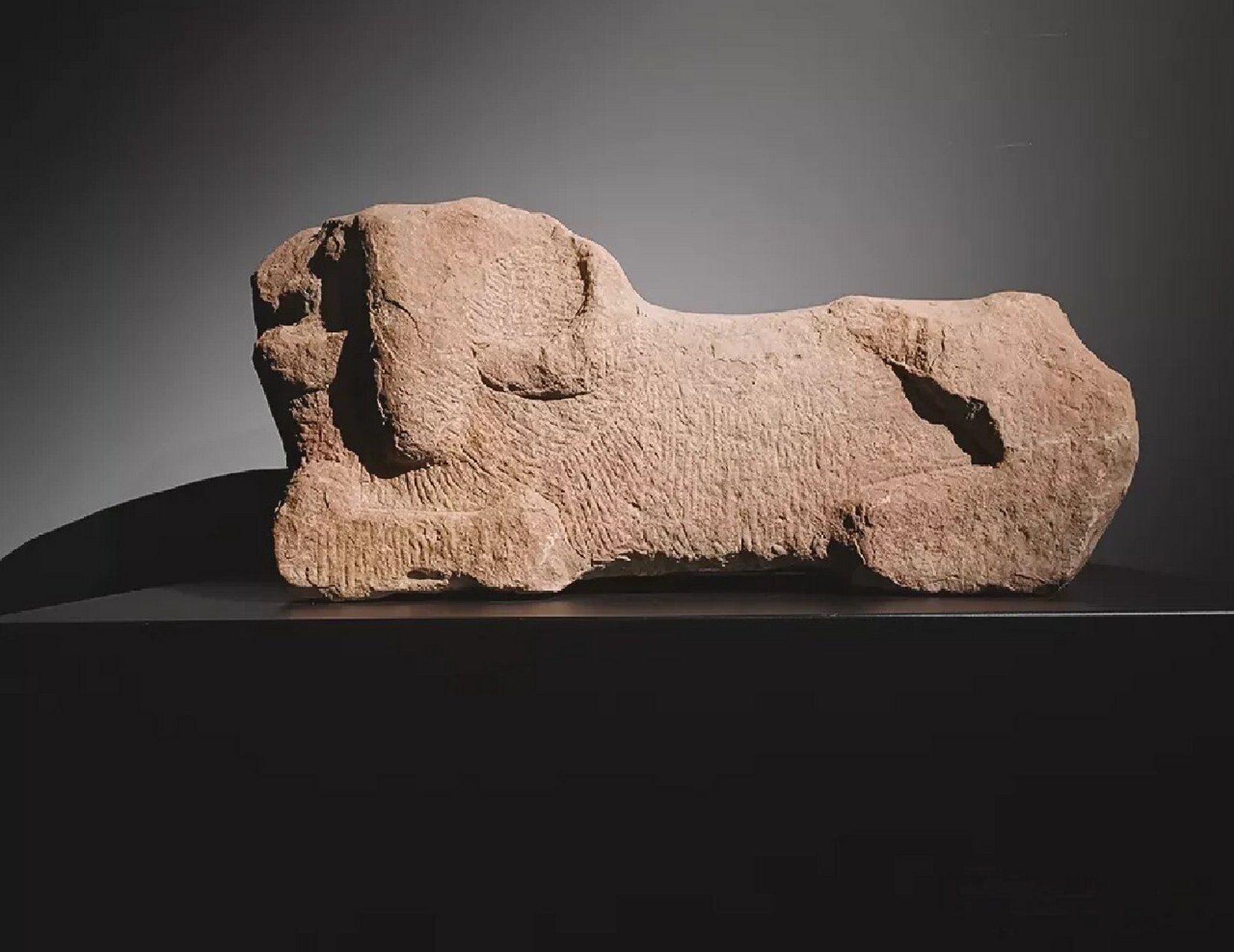 古朴大气—汉代石雕欣赏 汉代,是一个刻在石头里的朝代 它古朴深沉,健