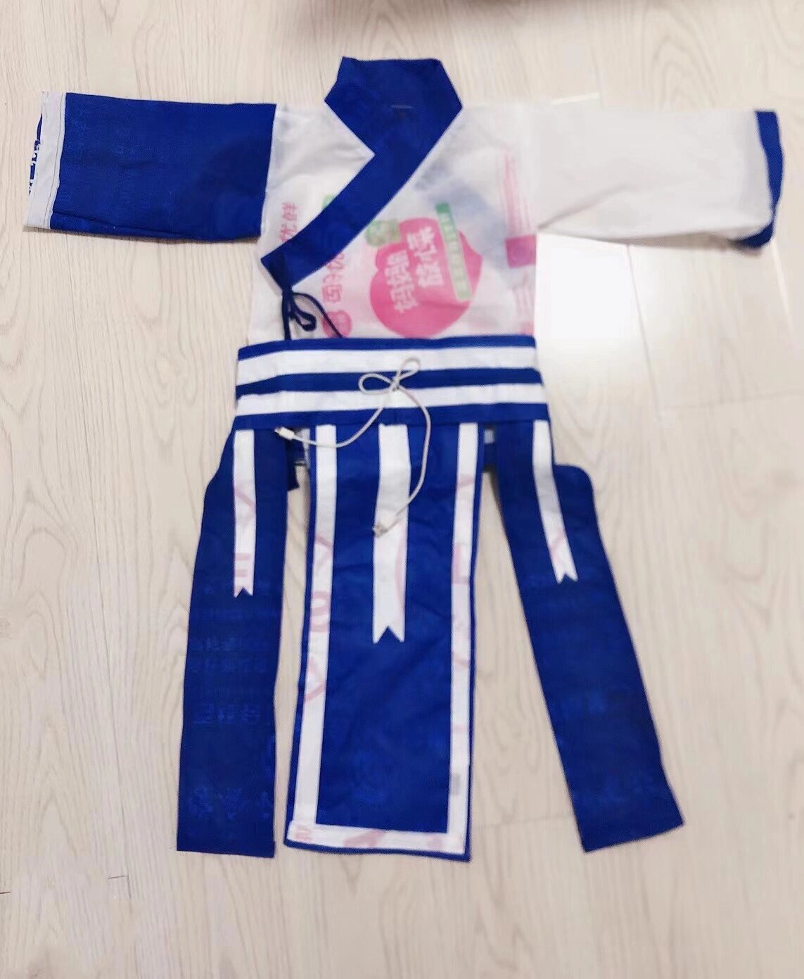 diy幼儿园环保时装秀衣服汉服 为了幼儿园举办的《环保时装秀》,用