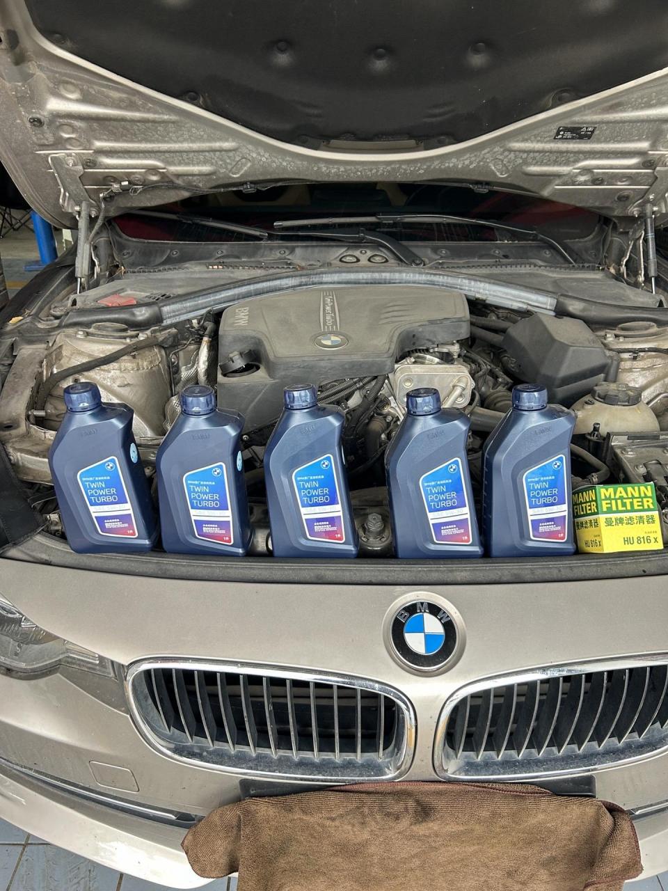 宝马3系保养,安排宝马原厂机油5升,曼牌机油滤芯一个,外加一个空调