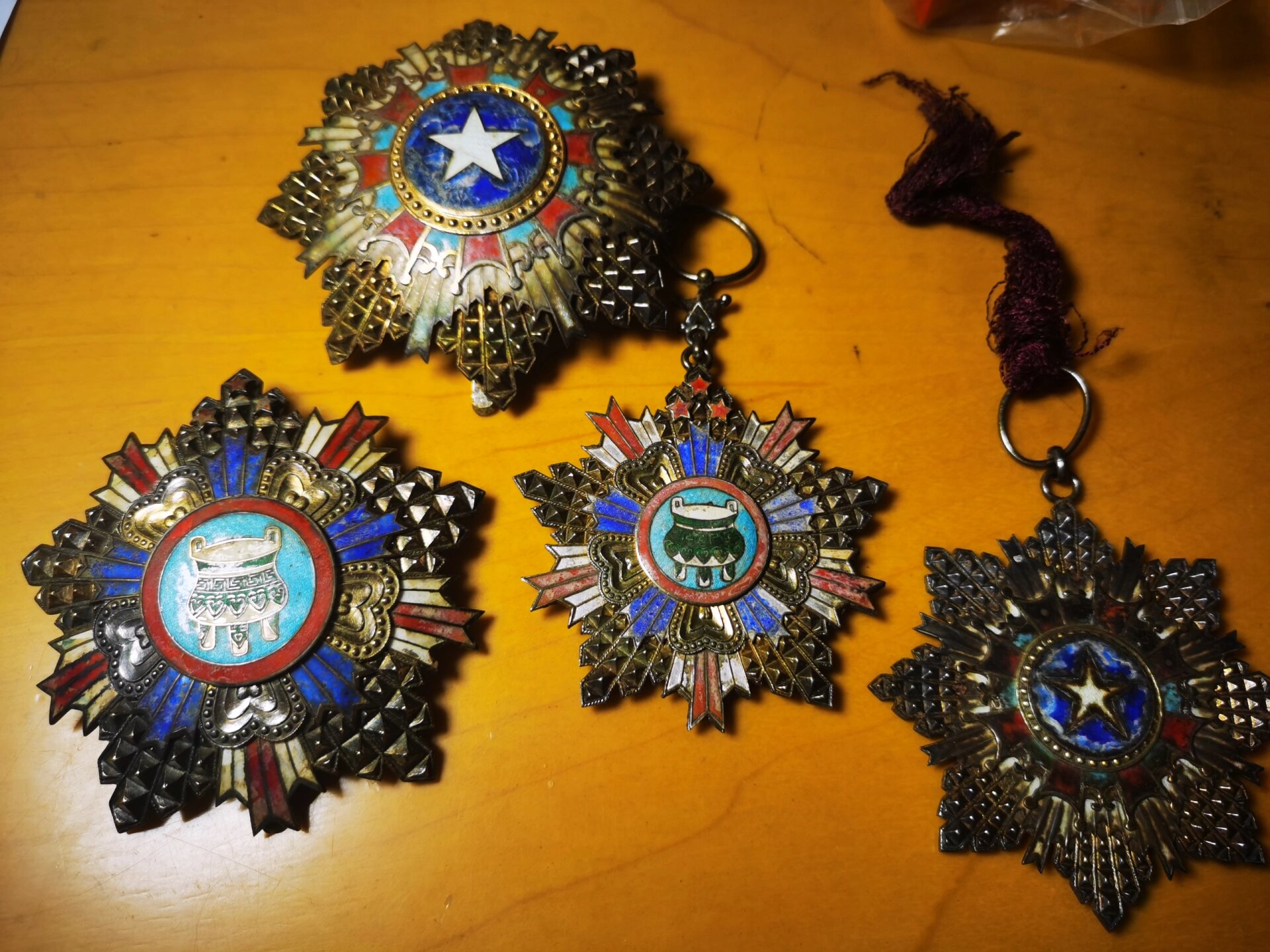 沈鸿烈获得的一等宝鼎勋章和二等景星勋章