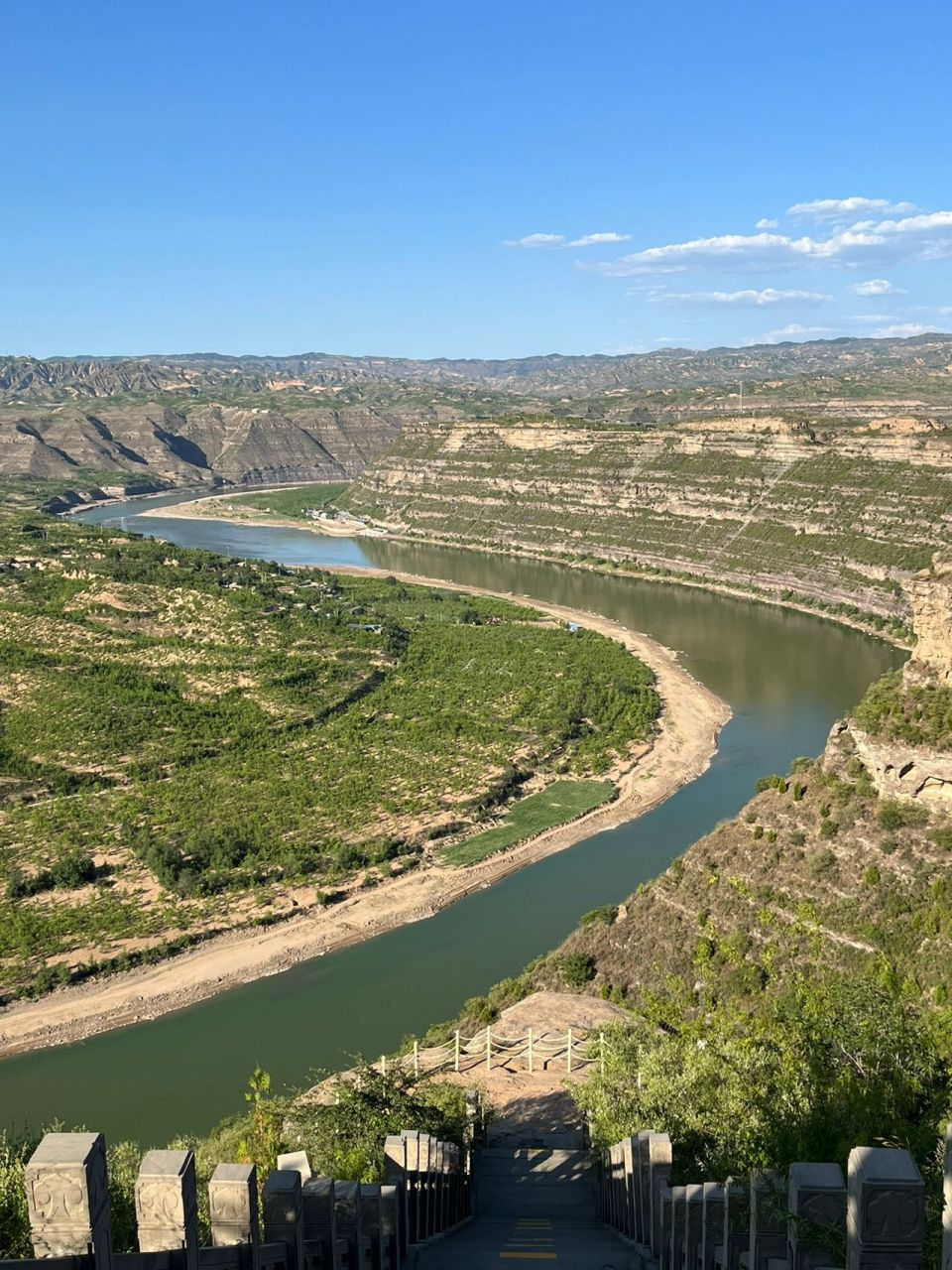 九曲黄河第一湾|乾坤湾 乾坤湾景区距西安市396公里,距延安市79公里.