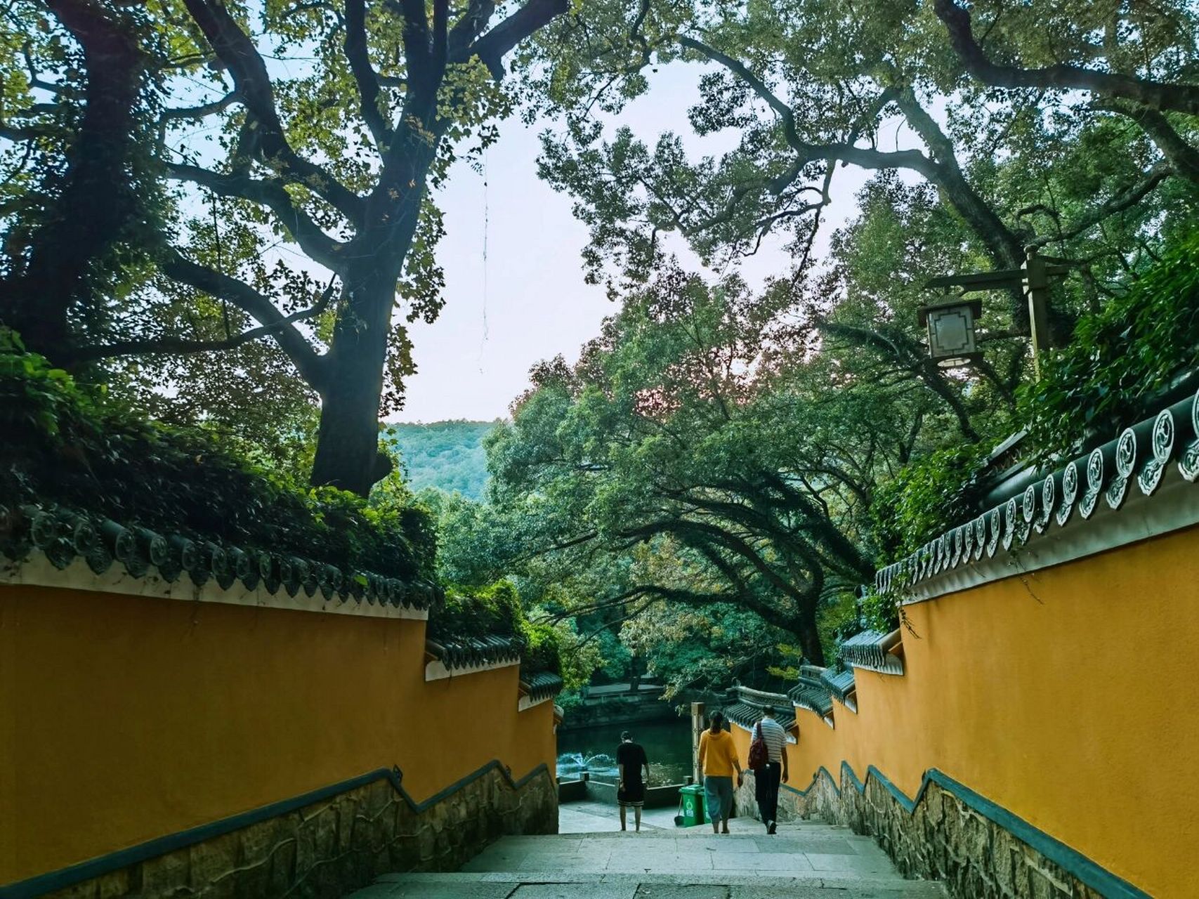 普陀山法雨寺 普陀山法雨禅寺聆听深沉而悠远的钟声,仰望庄严而神圣的